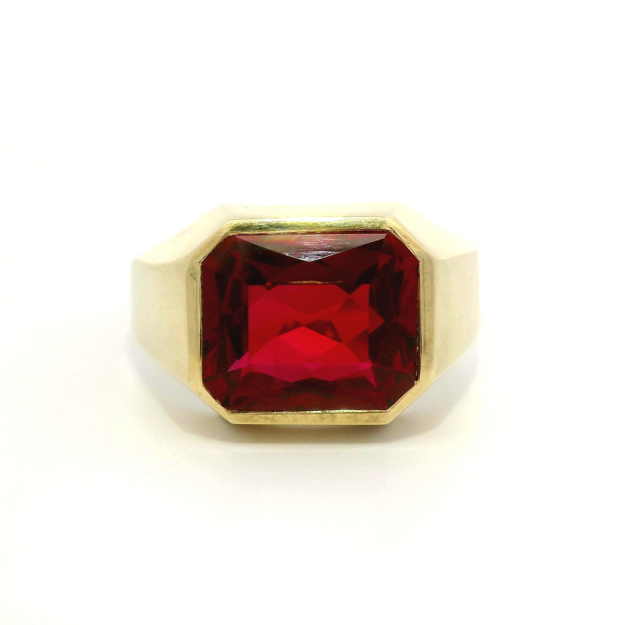 Anello antico Art Nouveau da uomo in oro giallo 14k con castone rettangolare in vetro rosso in vendita 3