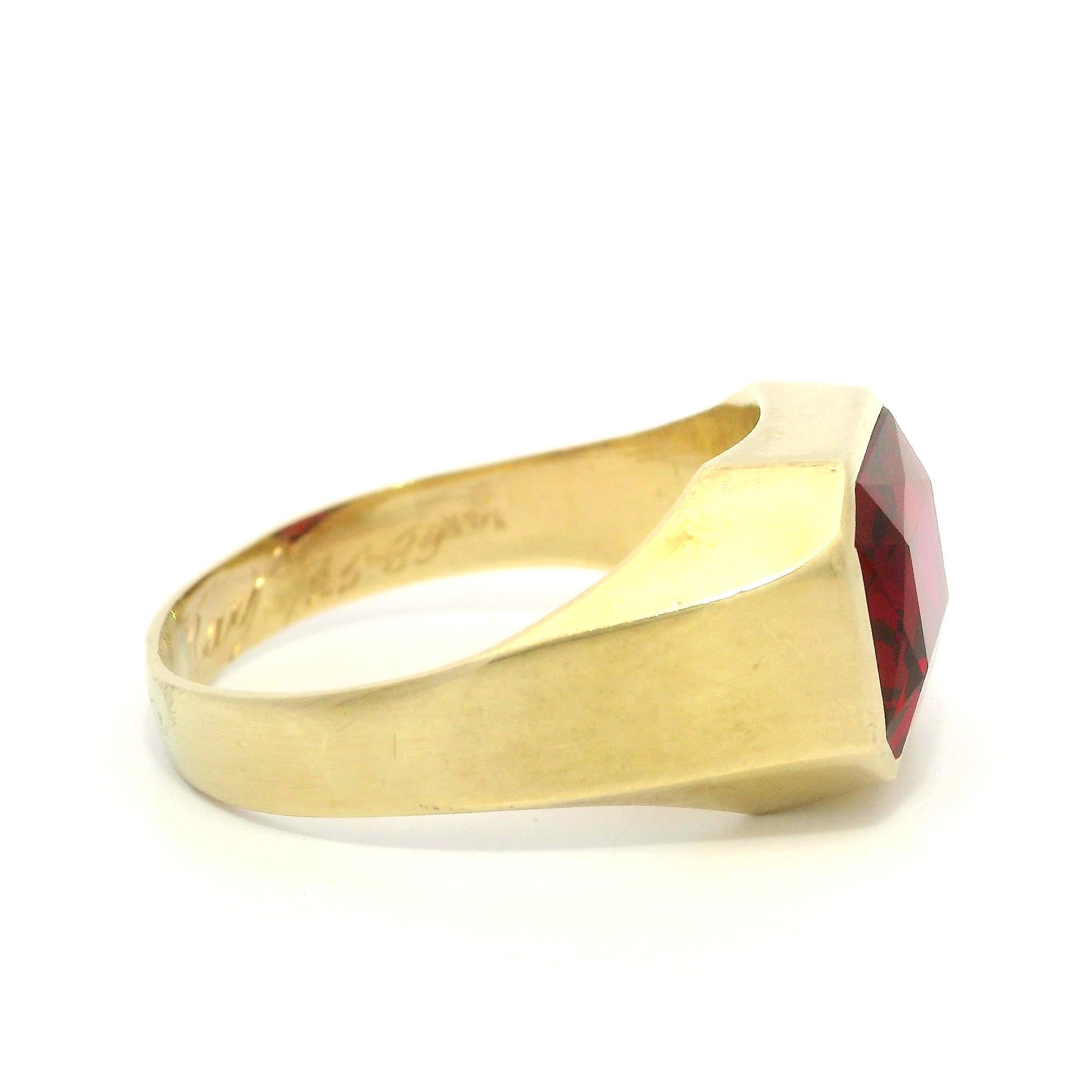 Anello antico Art Nouveau da uomo in oro giallo 14k con castone rettangolare in vetro rosso in vendita 4