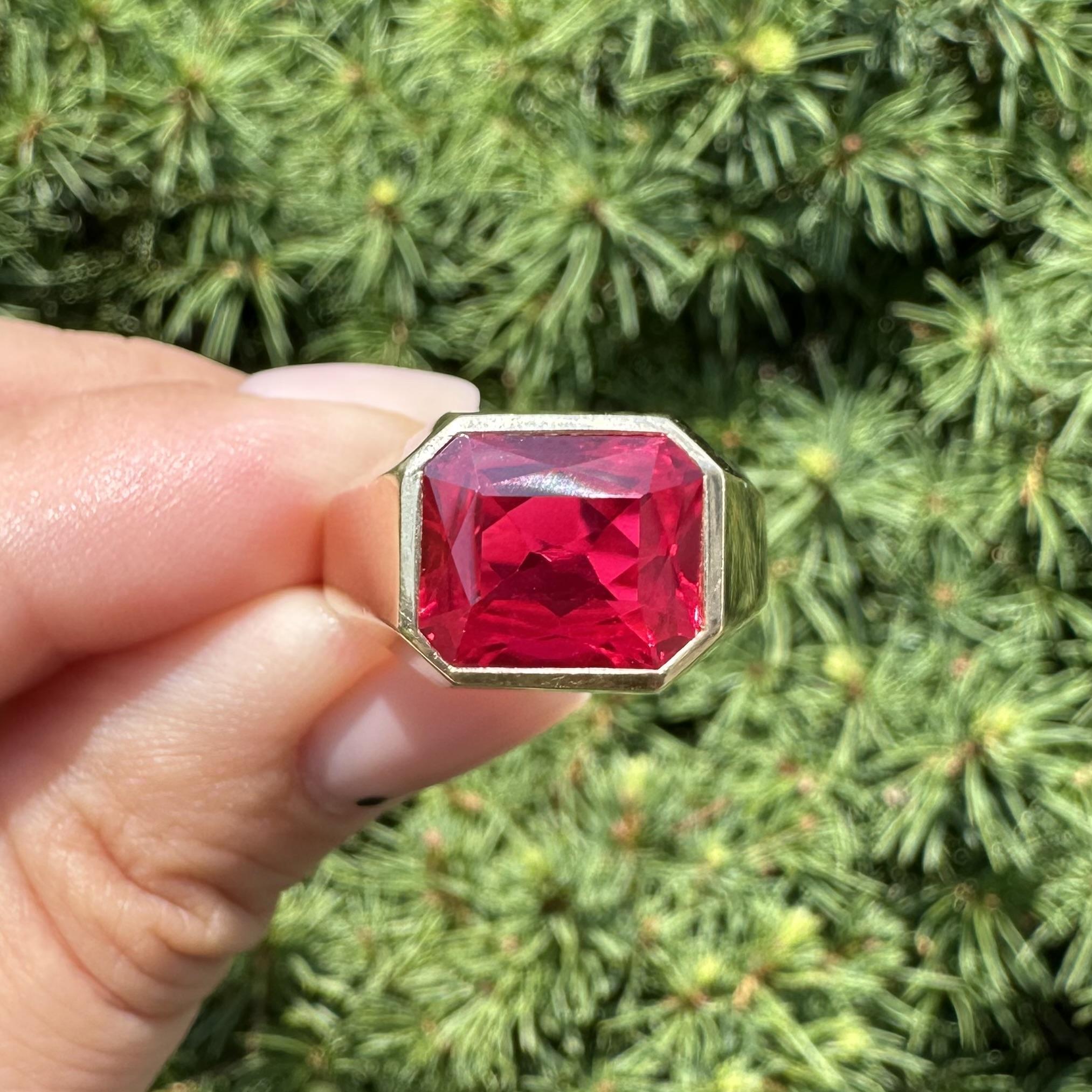 Anello antico Art Nouveau da uomo in oro giallo 14k con castone rettangolare in vetro rosso in vendita 5