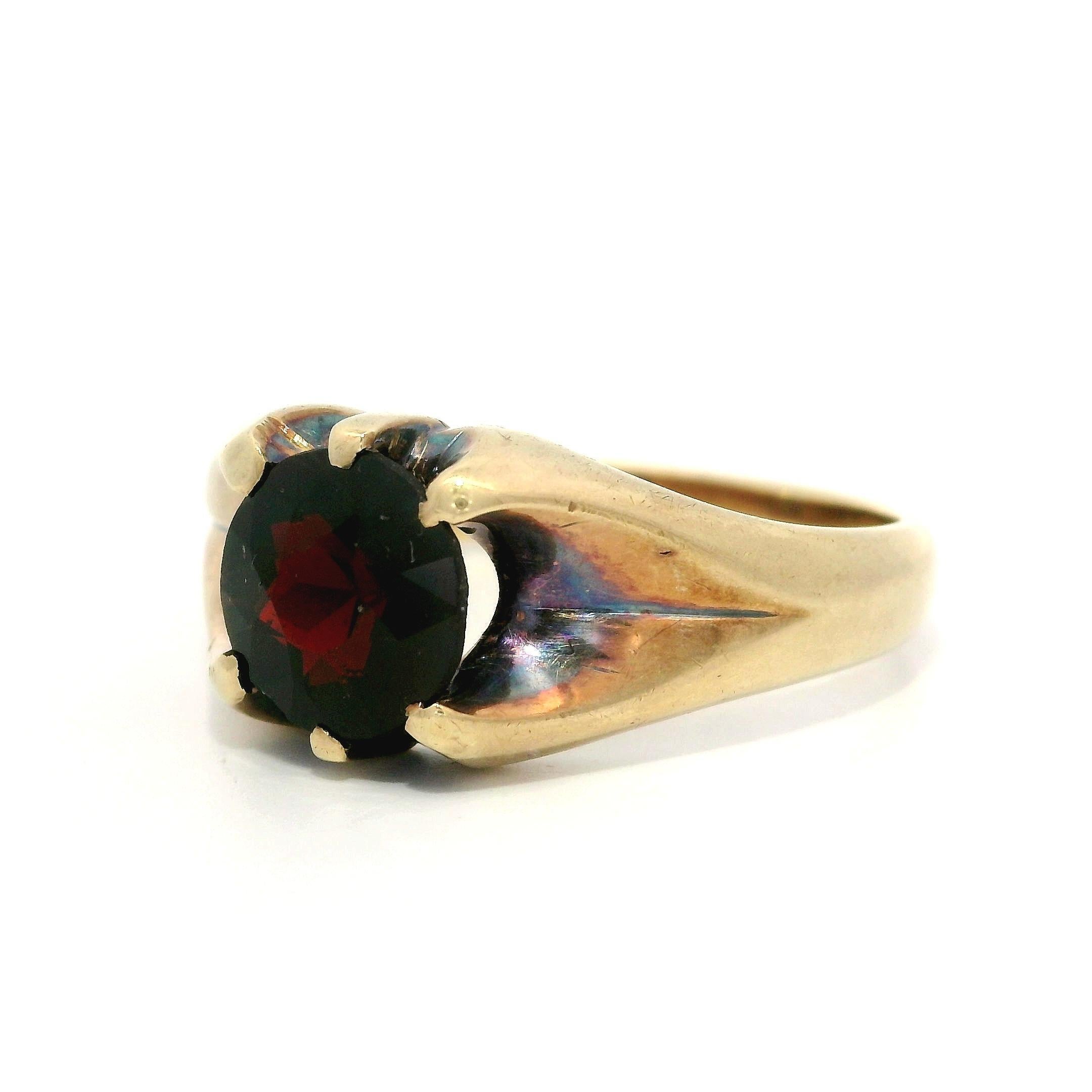 Art nouveau Bague d'homme en or jaune massif grenat Solitaire Gypsy Belcher Antique Art Nouveau en vente