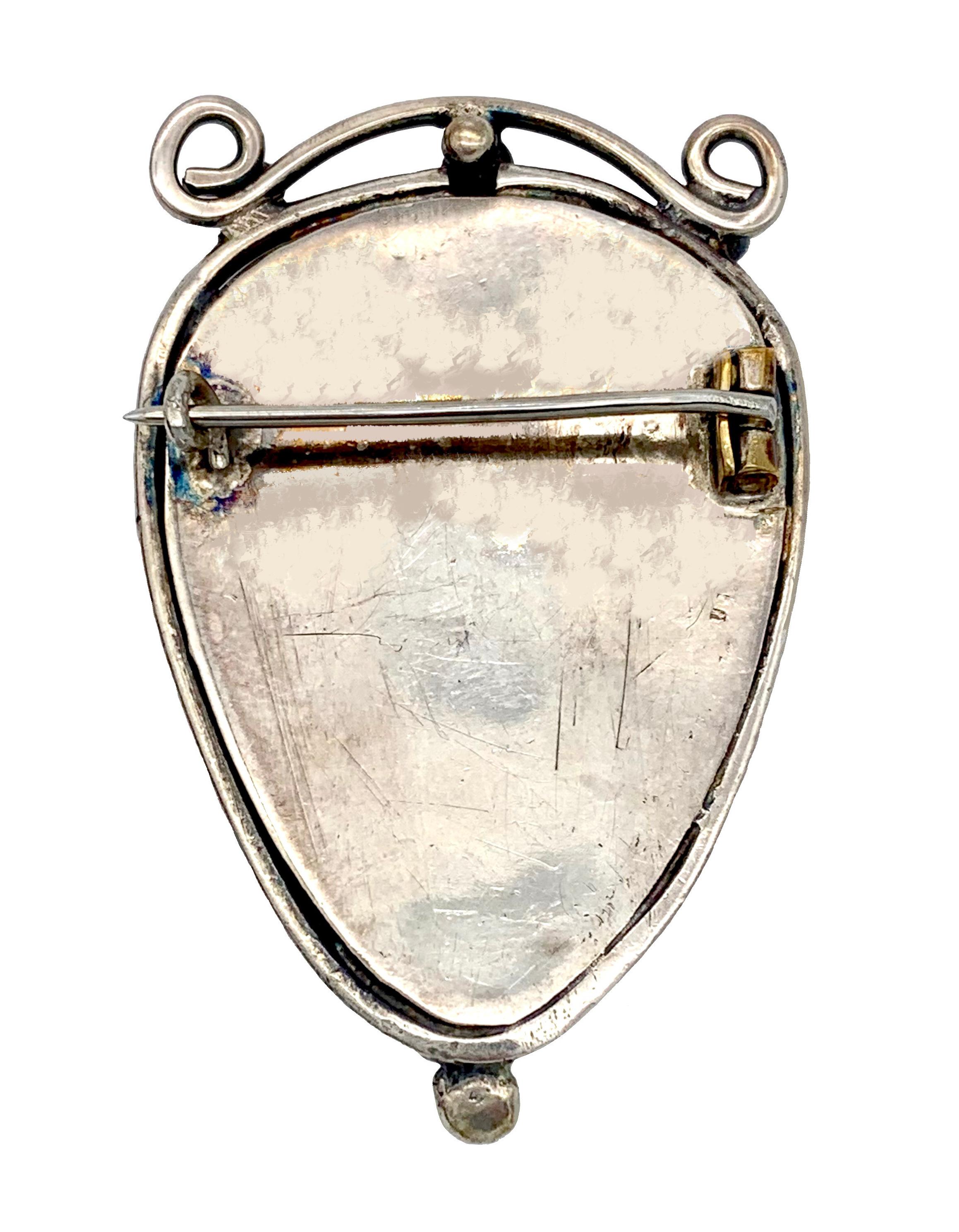 This elegant Art Nouveau brooch has been handcrafted out of silver in the last decade of the 19th century and set with a fine white convex piece of mother of pearl.