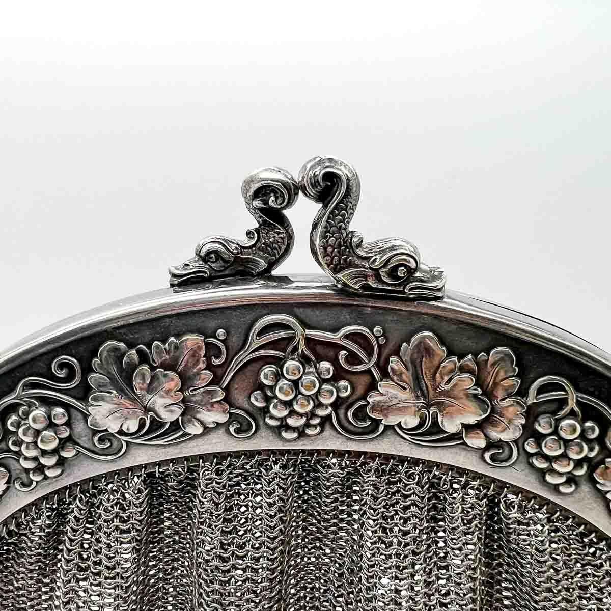 Antike Art Nouveau Mythische Fisch Kettenhemd Geldbörse 1900er Jahre im Zustand „Gut“ im Angebot in Wilmslow, GB