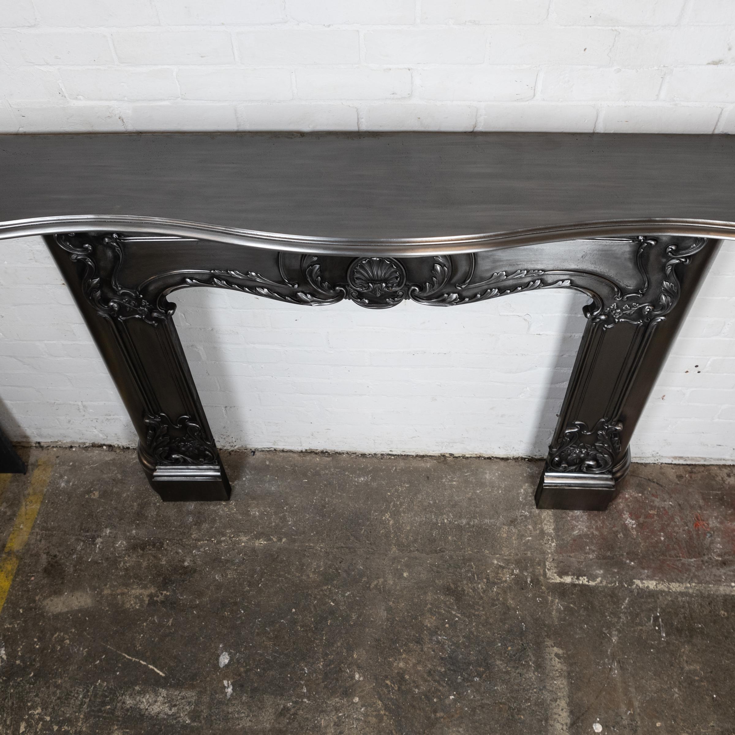 Cheminée en fonte polie ornée Arte Antiques Art Nouveau en vente 3
