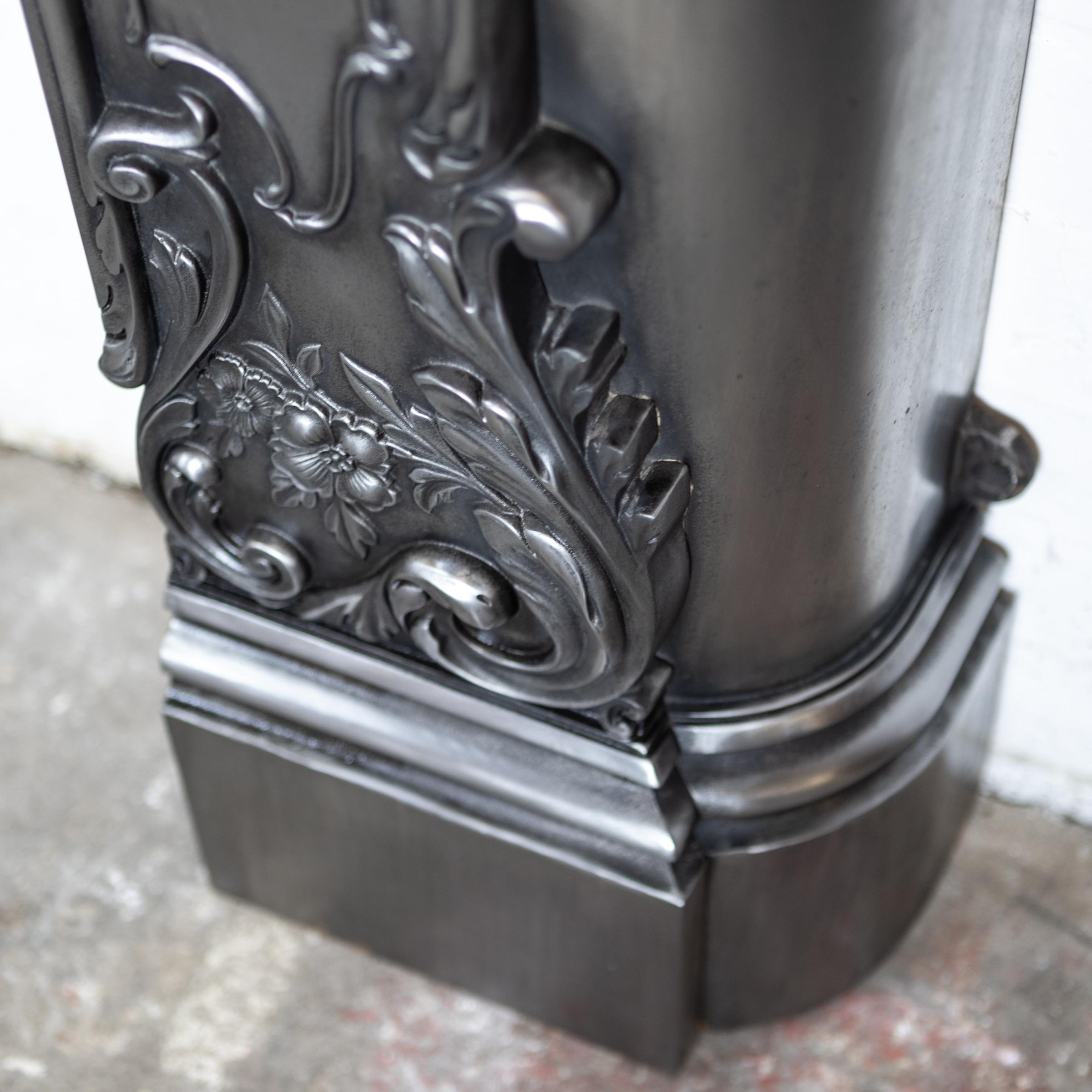 Cheminée en fonte polie ornée Arte Antiques Art Nouveau Bon état - En vente à Ware, GB
