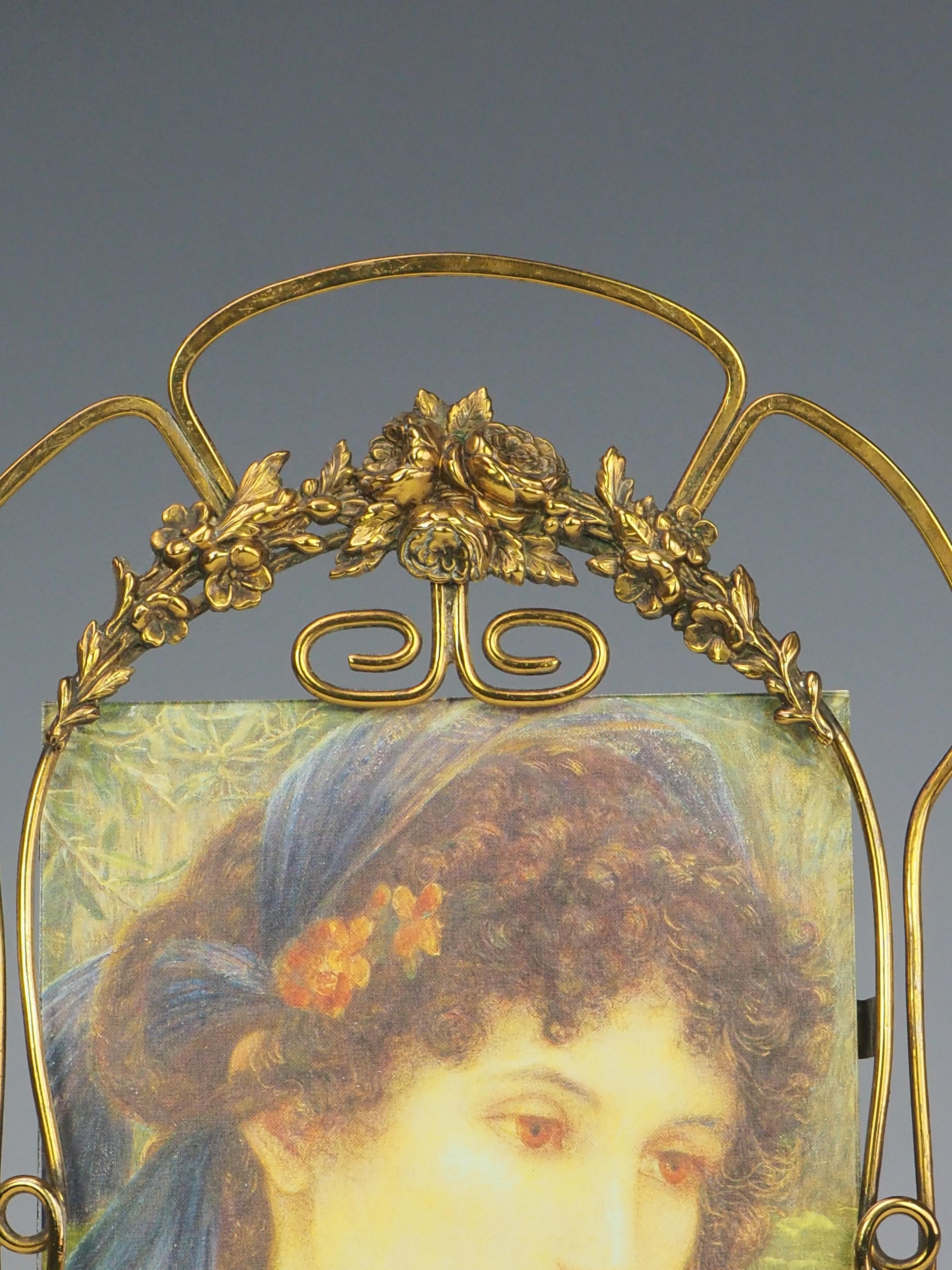 Antique Art Nouveau Pair of Photo Frames – Elegant Décor & History For Sale 4