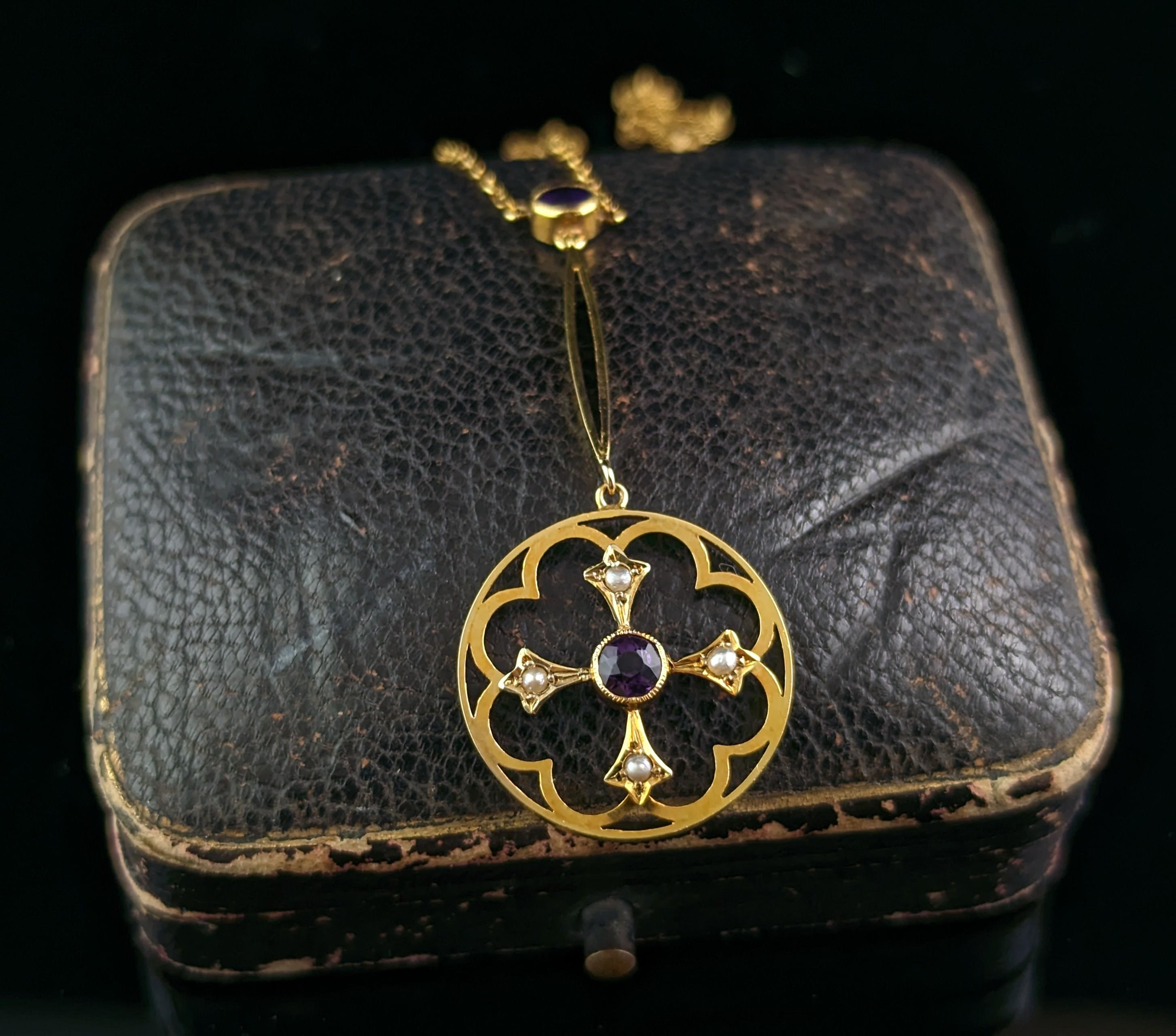 Taille ronde Collier pendentif Art nouveau ancien, améthyste et perle, or 9 carats  en vente