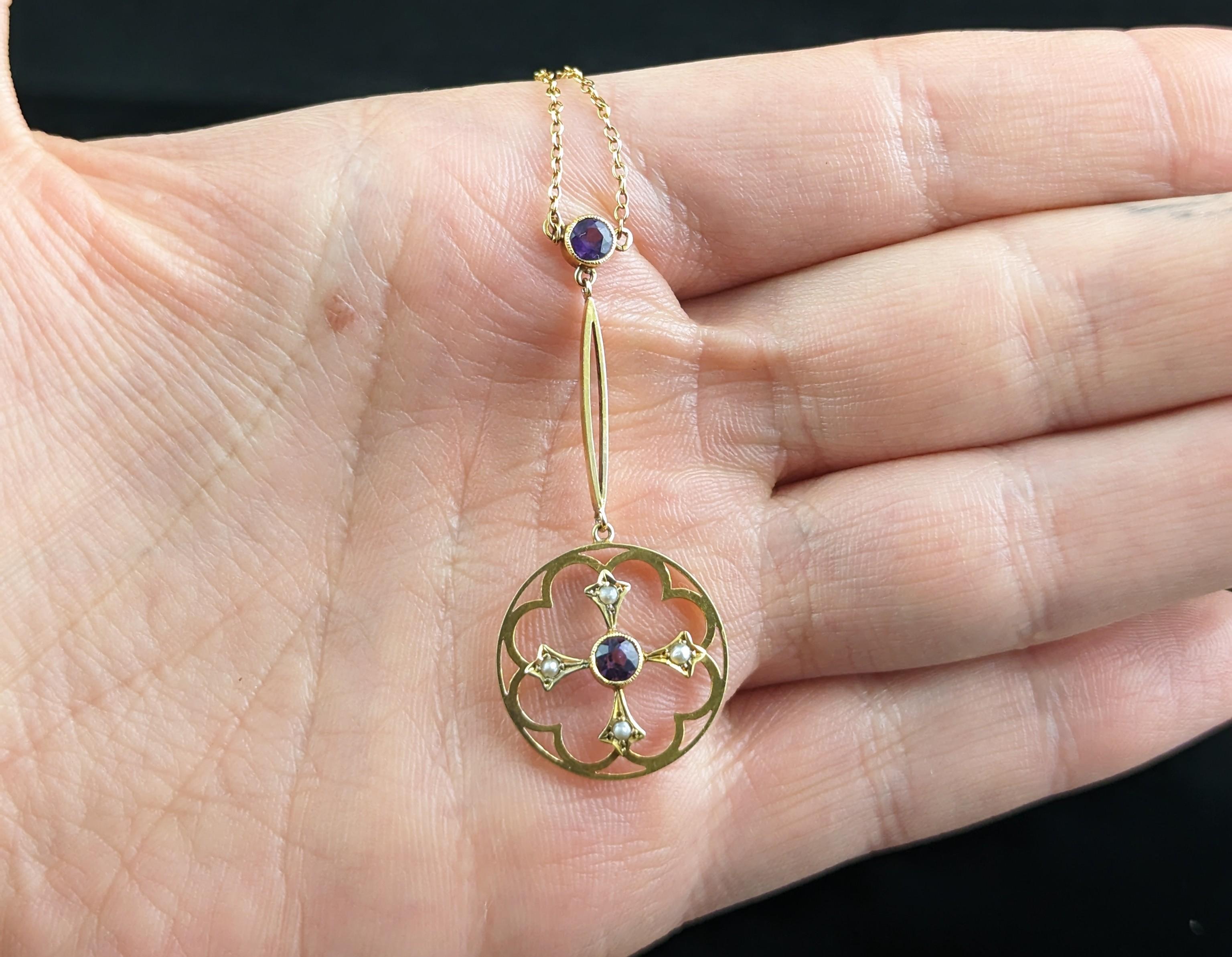 Antique Art Nouveau Pendant Necklace, Amethyst and Pearl, 9 Karat Gold  In Good Condition For Sale In NEWARK, GB