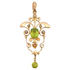 Pendentif Art nouveau ancien en or rose avec péridots et perles