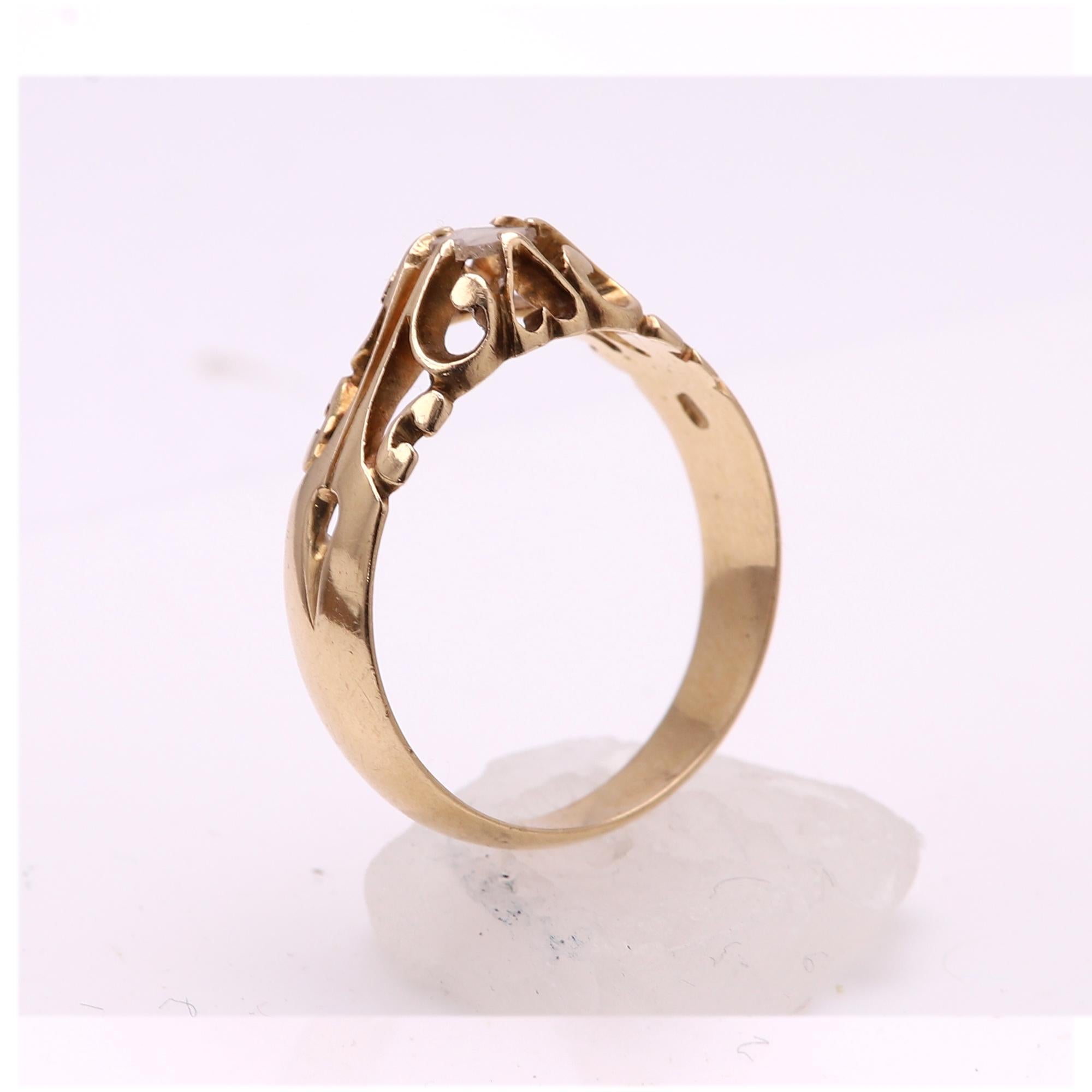 Antique Art Nouveau Ring 18 Karat Yellow Gold with a Sliced Diamonds For Sale 2