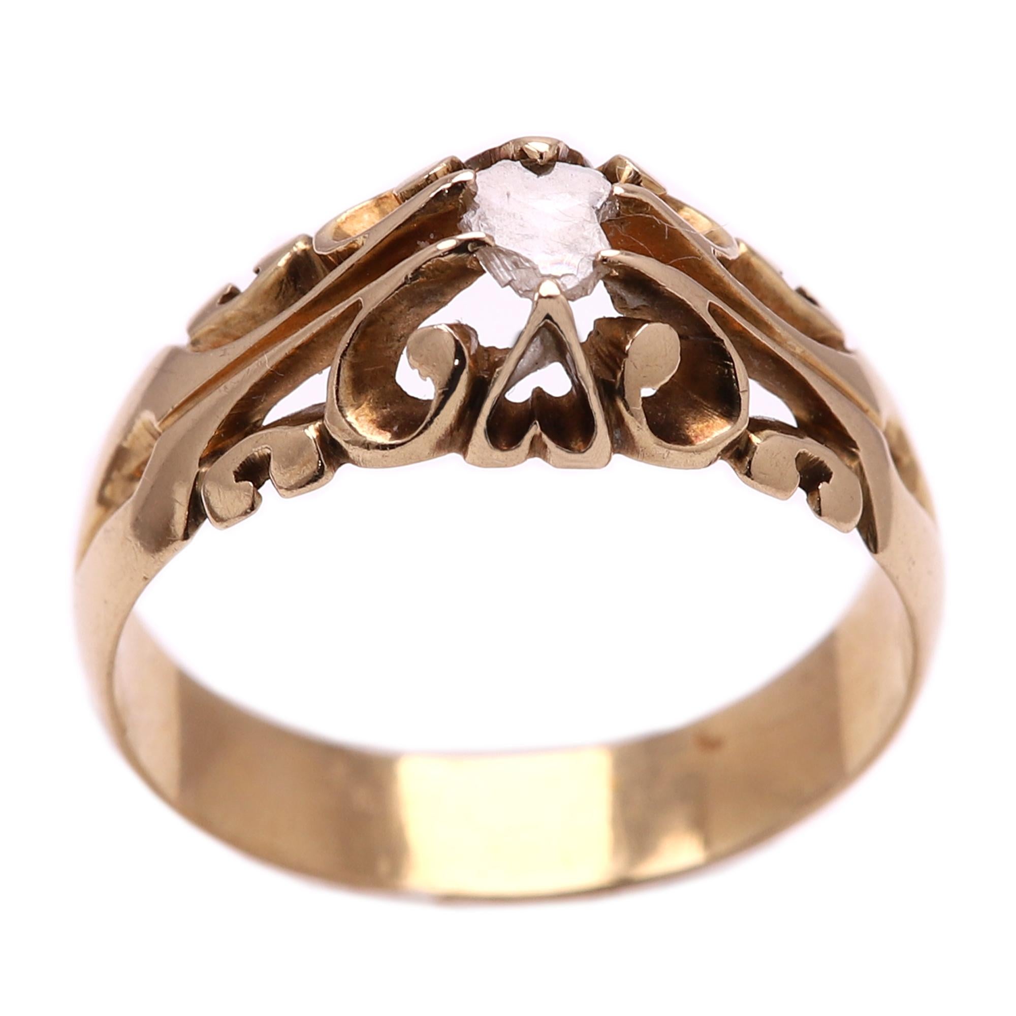 Antique Art Nouveau Ring 18 Karat Yellow Gold with a Sliced Diamonds For Sale 3