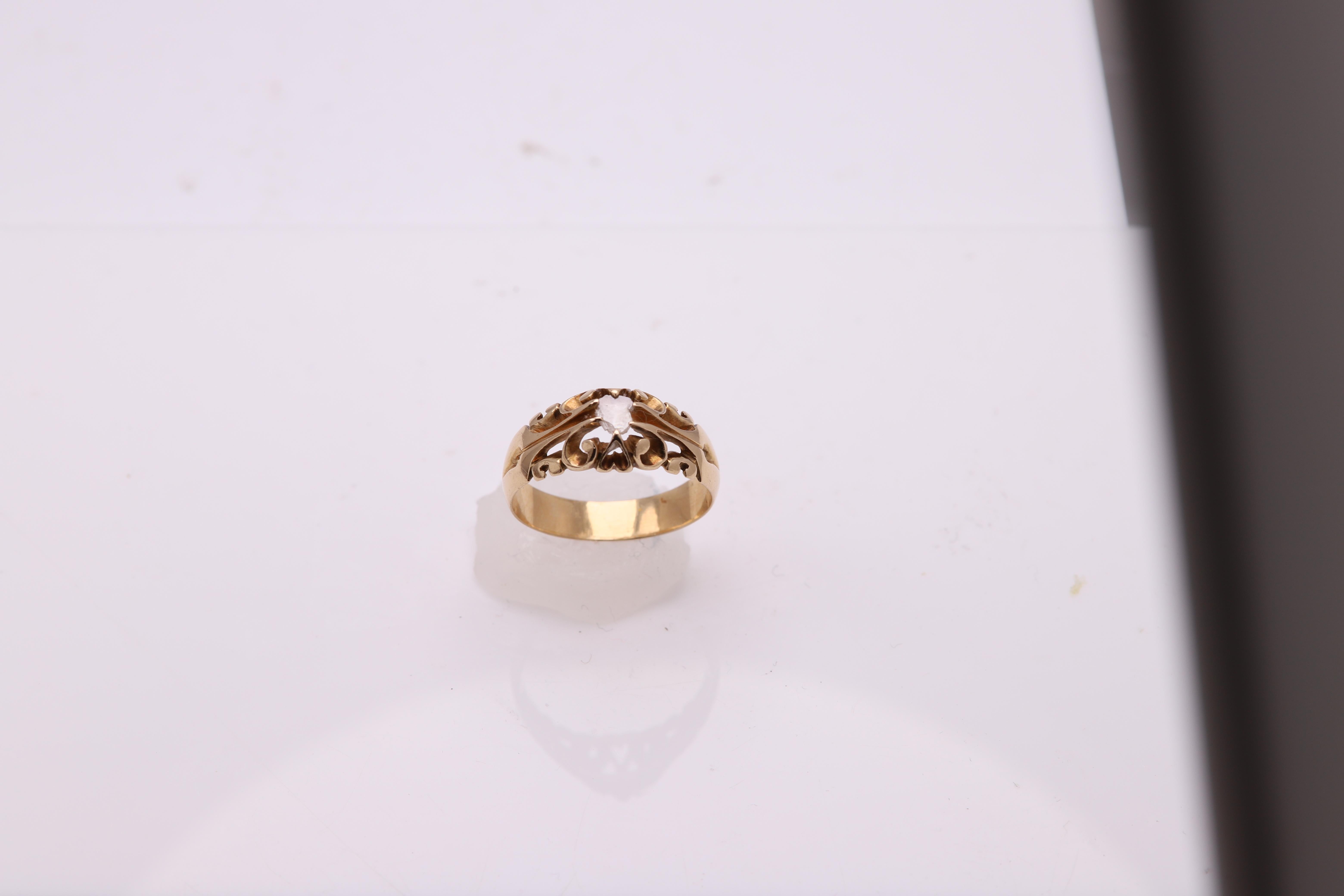 Antique Art Nouveau Ring 18 Karat Yellow Gold with a Sliced Diamonds For Sale 4