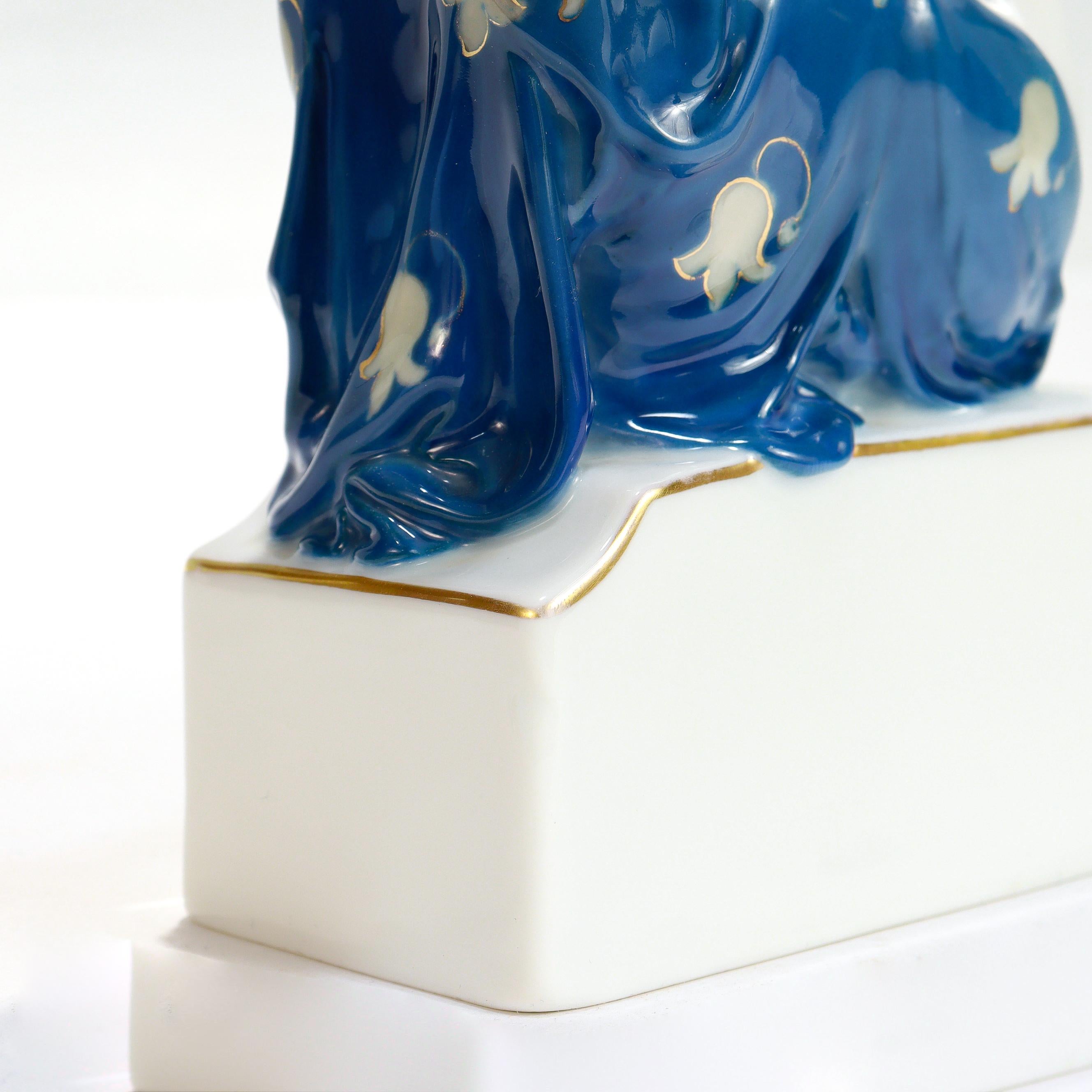 Figurilla antigua de porcelana Art Nouveau Rosenthal del Portador de la uva de Marcuse en venta 7