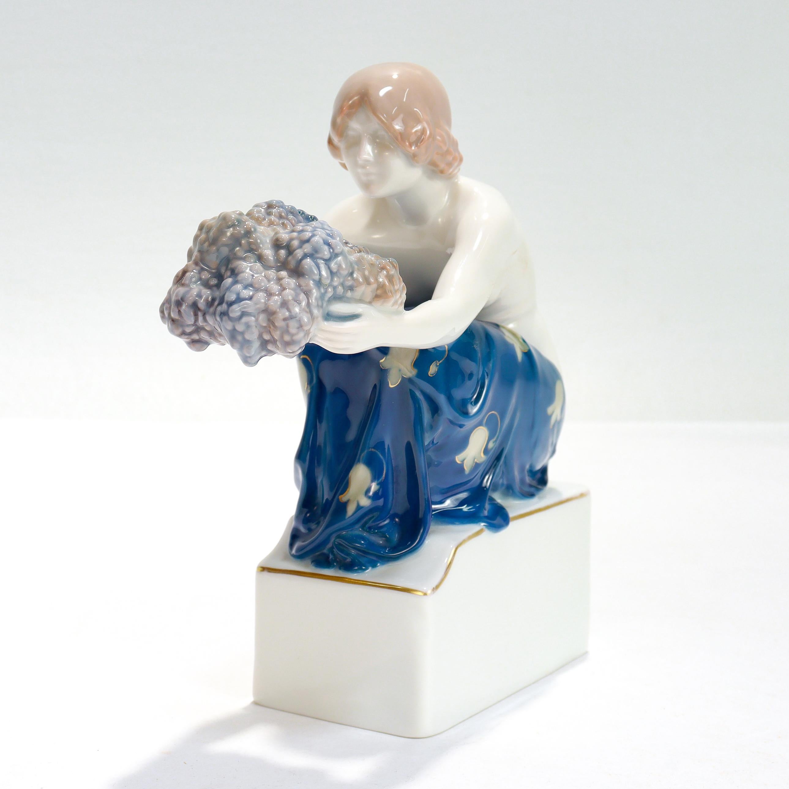 Figurilla antigua de porcelana Art Nouveau Rosenthal del Portador de la uva de Marcuse Alemán en venta