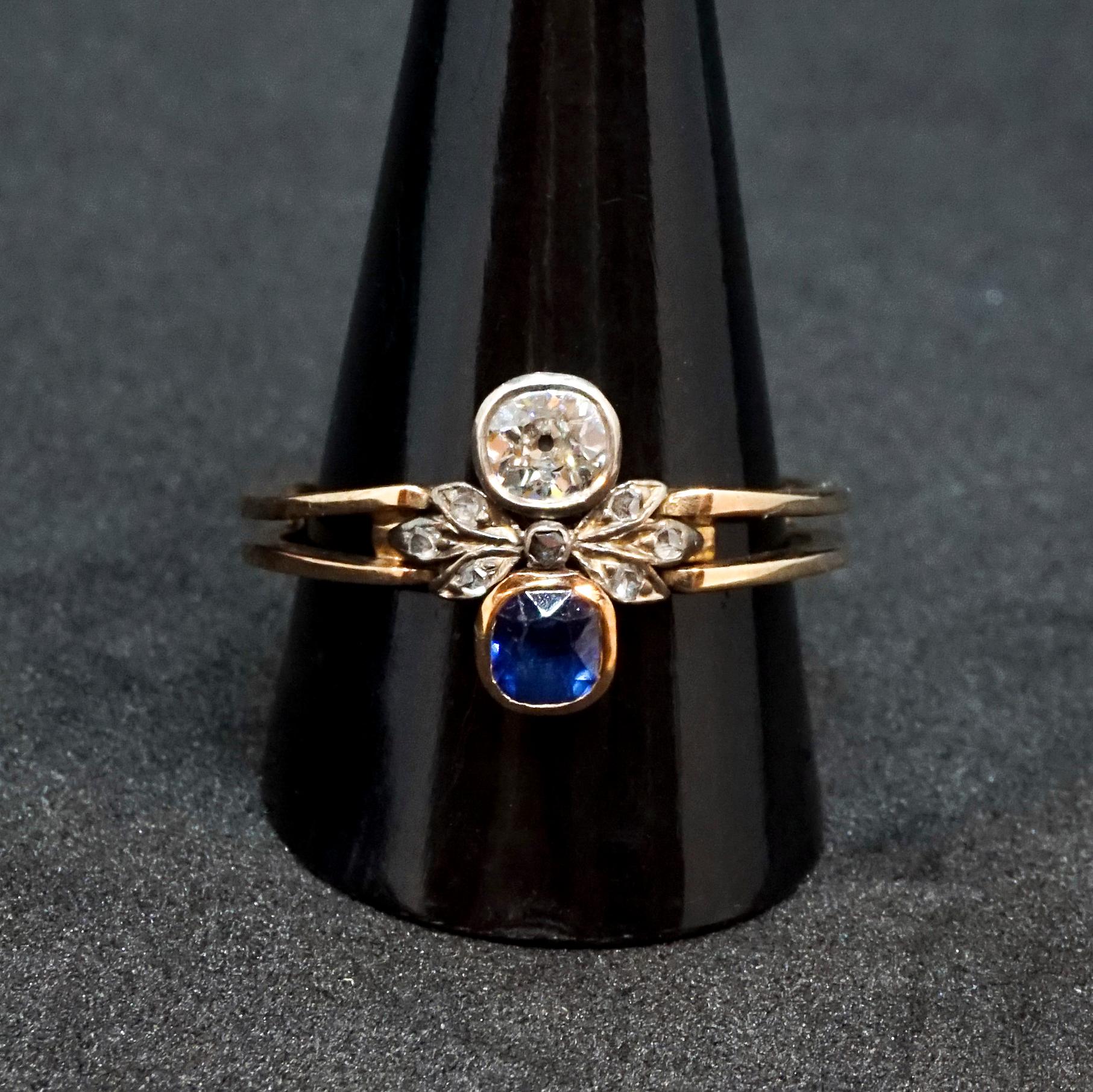 Delicate antique old European cut ring, with a saphire and a diamond opposite each other, each stone with an estimated weigh of 0.35 carat, between the two larger stones a small sapphire flanked by further small diamonds fastenedin the form of small