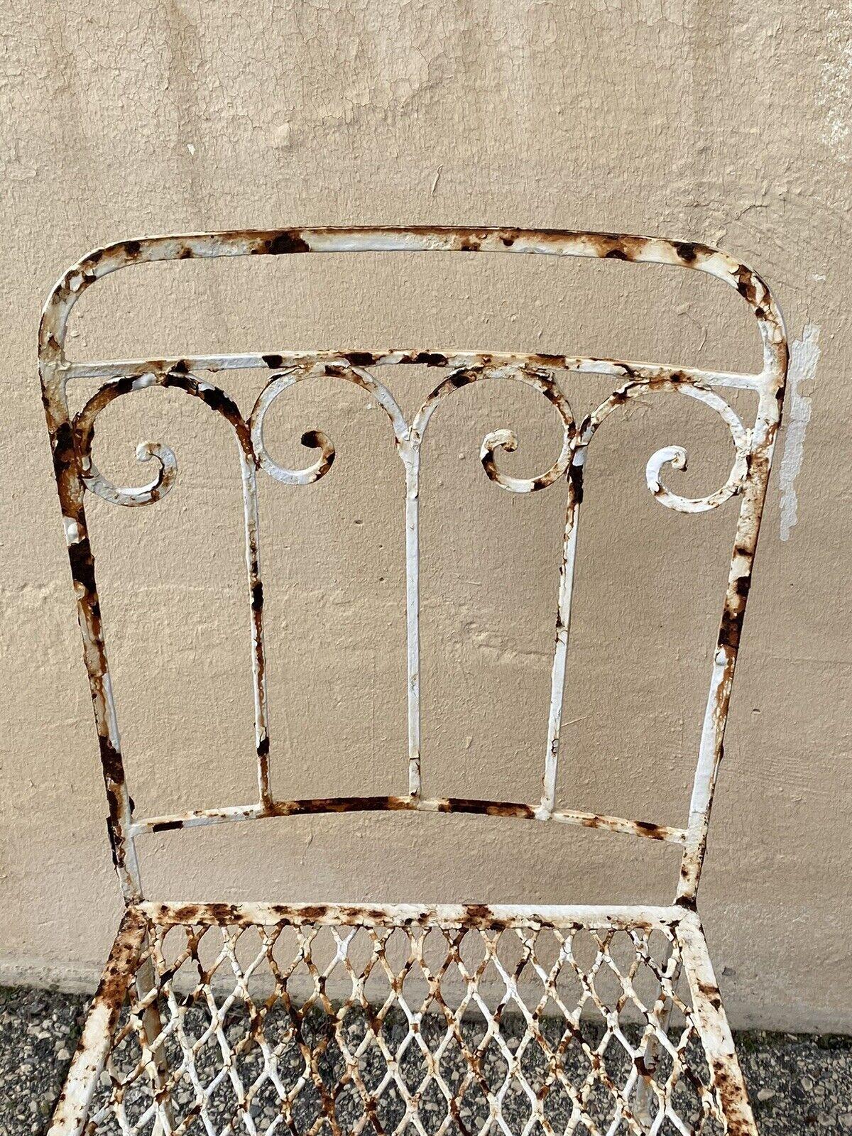 Fer forgé Paire de chaises de salle à manger de jardin en fer forgé à volutes, Antiquités Art Nouveau en vente