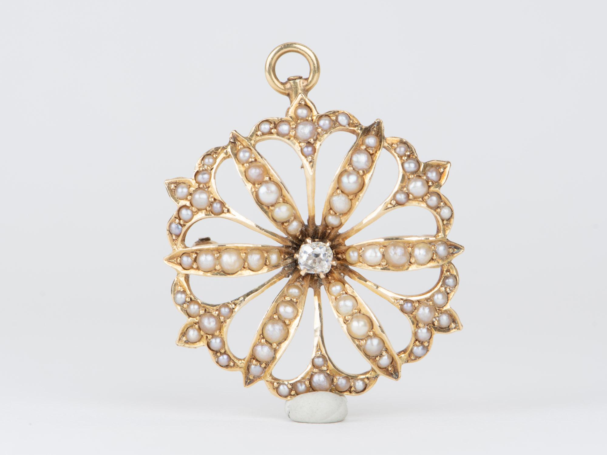 ♥ A solid 14K yellow gold floral brooch/pendant convertible piece made with seed pearls
♥ The brooch measures 25 mm in length, 25 mm in width, and 2.6 mm thick.

♥ Material: 14K Yellow Gold
♥ All pearls used are genuine and without any color