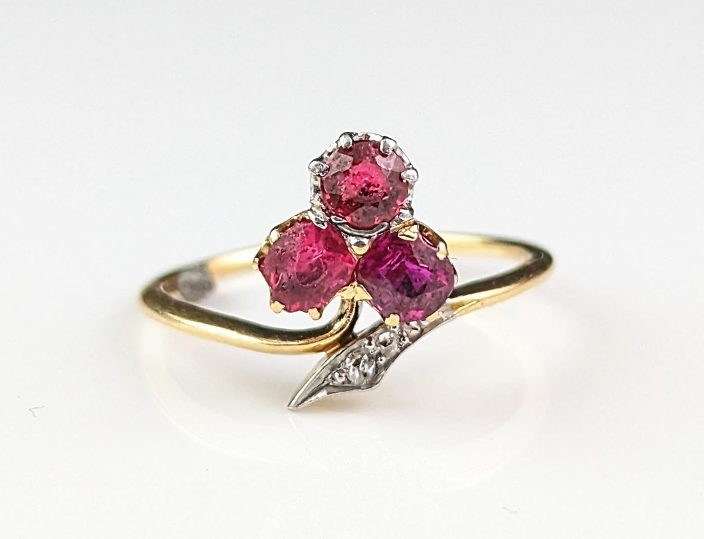 Antique Art Nouveau shamrock ring, Ruby, Diamond and Garnet doublet, 18k gold  For Sale 8