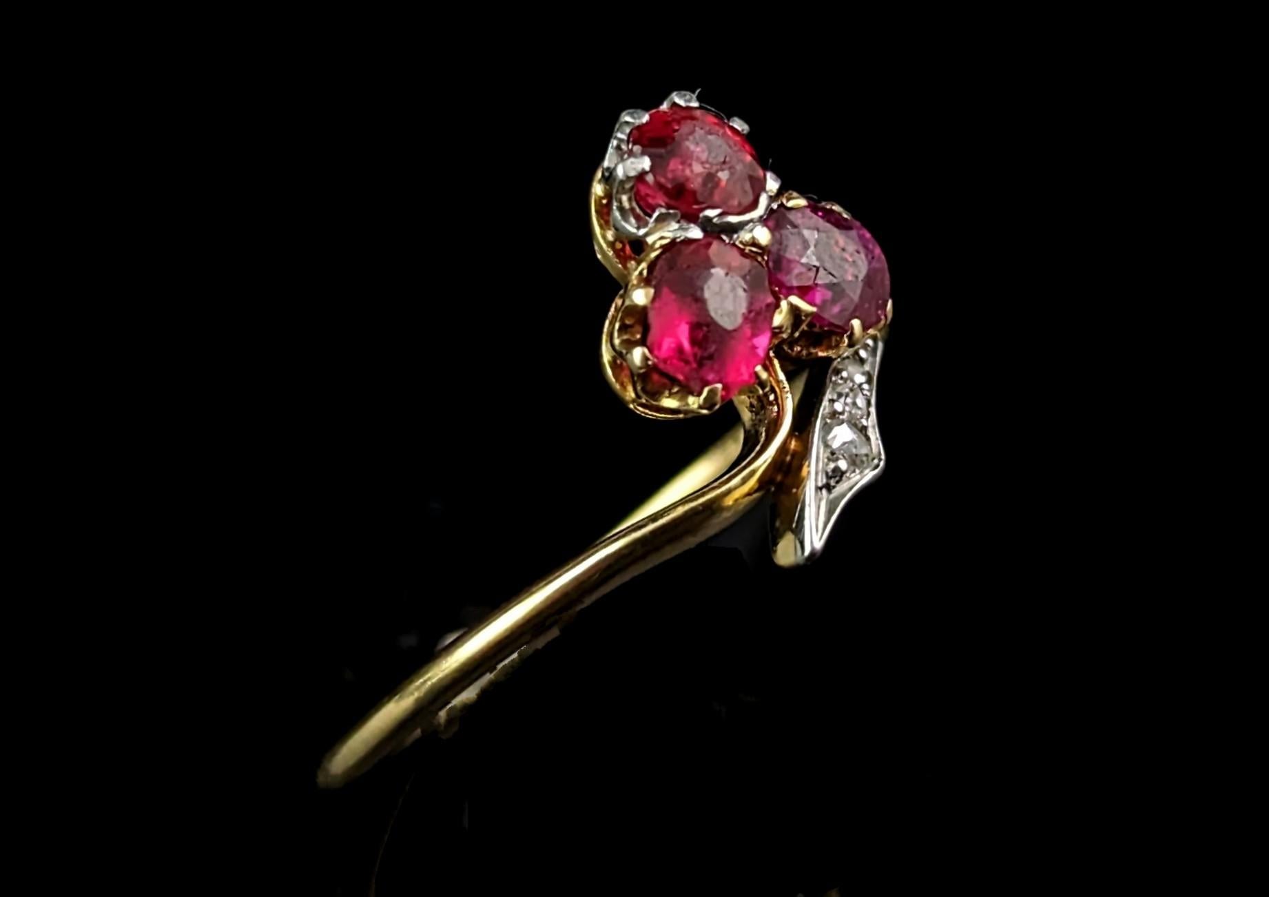 Round Cut Antique Art Nouveau shamrock ring, Ruby, Diamond and Garnet doublet, 18k gold  For Sale