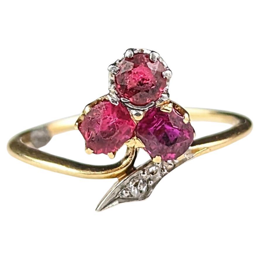 Antique Art Nouveau shamrock ring, Ruby, Diamond and Garnet doublet, 18k gold  For Sale
