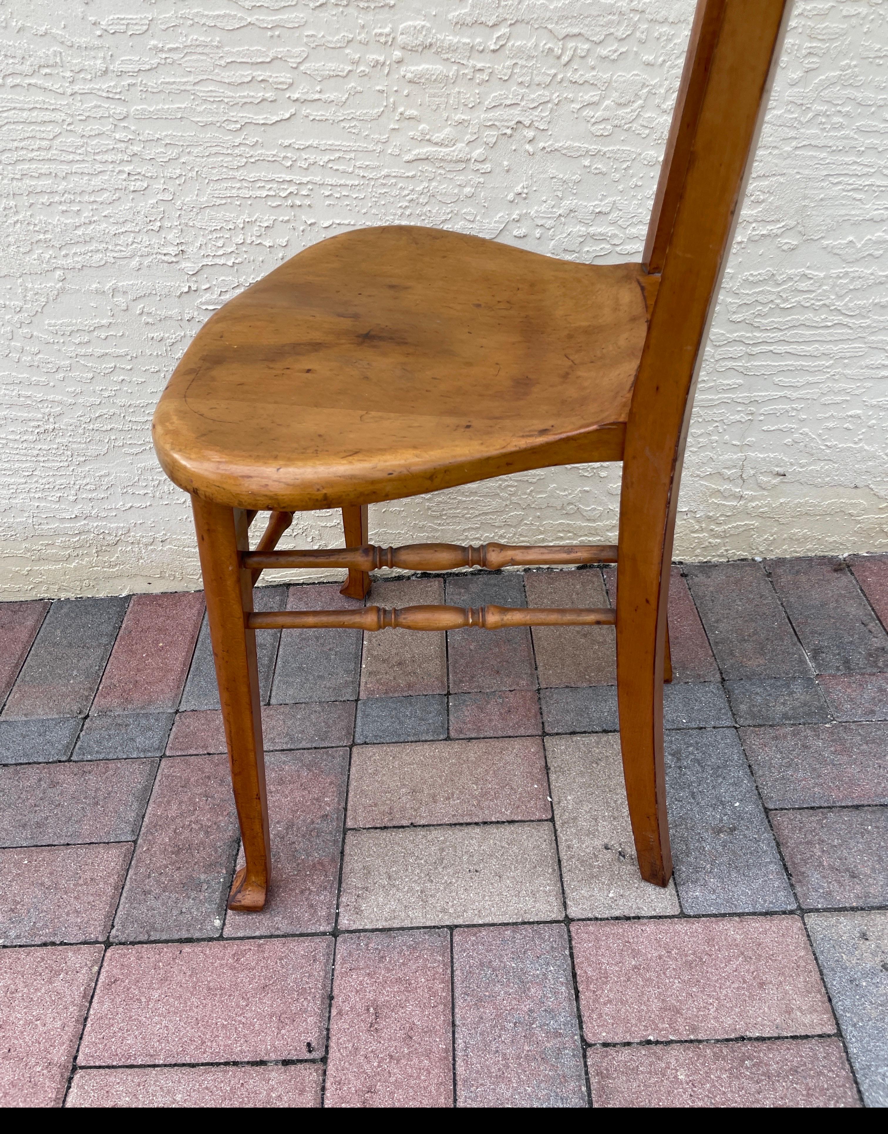 Silla auxiliar antigua Art Nouveau Arce en venta