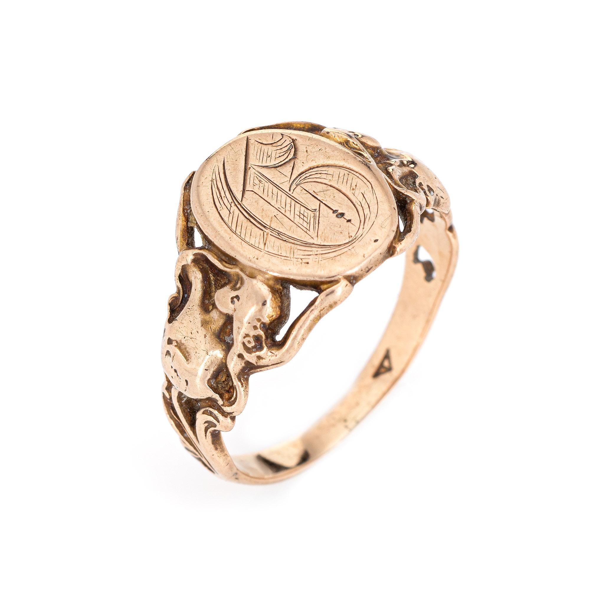 Lovely antique Art Nouveau signet ring (circa 1900s to 1910s), crafted in 14 karat yellow gold. 

The center oval is engraved with the letter 'D' 

The side shoulders feature a nude goddess figure, a popular motif during Art Nouveau era. The saddle
