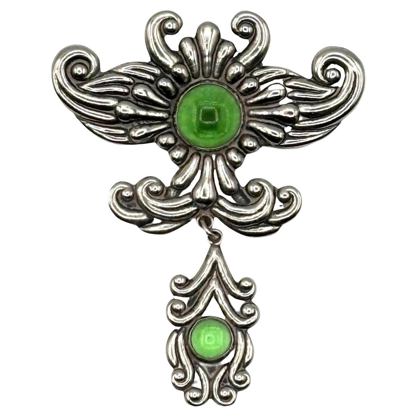 Spilla antica in stile Art Nouveau in argento e pietre verdi in vendita