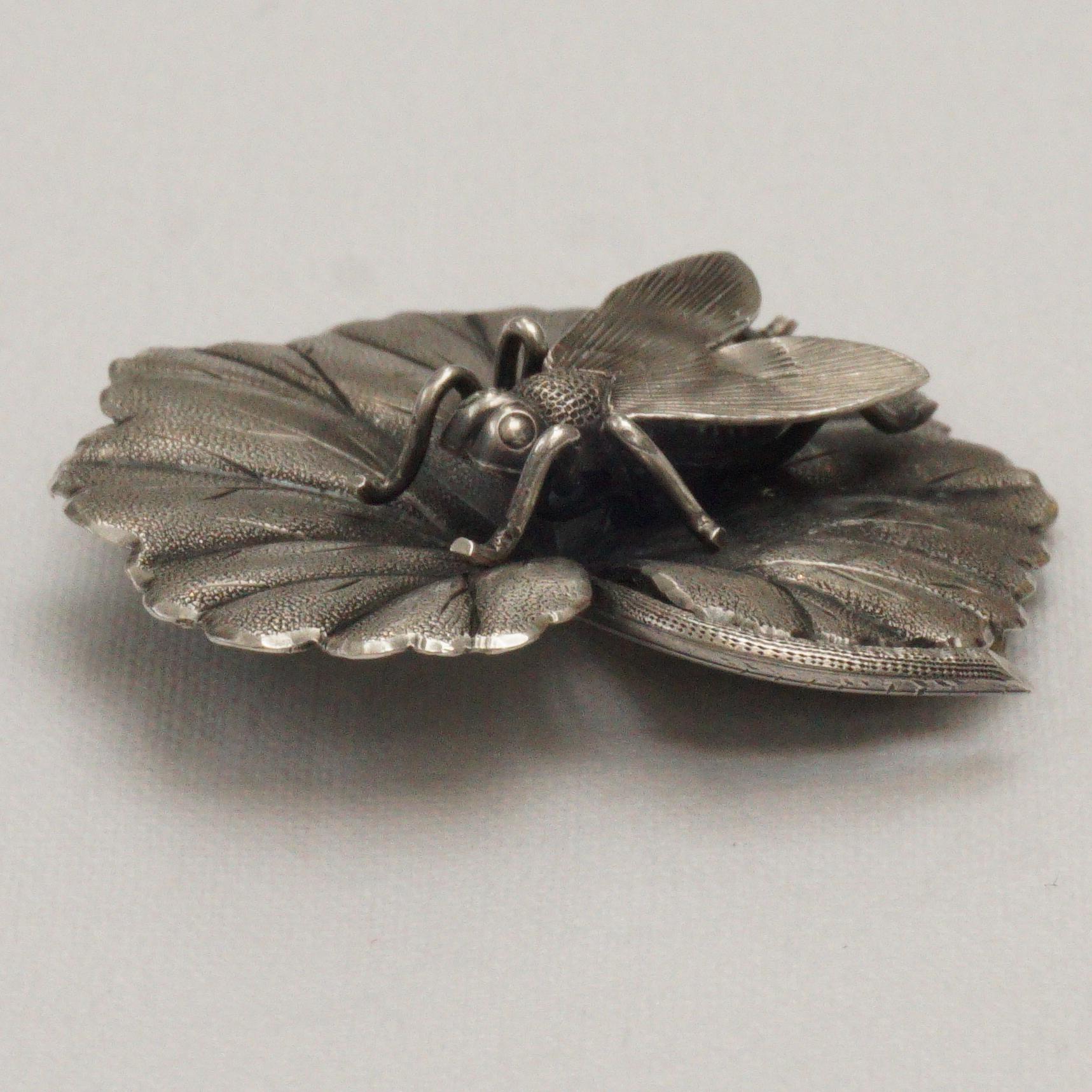 Women's or Men's Antique Art Nouveau Silver Brooch with a Fly Settled on a Leaf circa 1910  For Sale