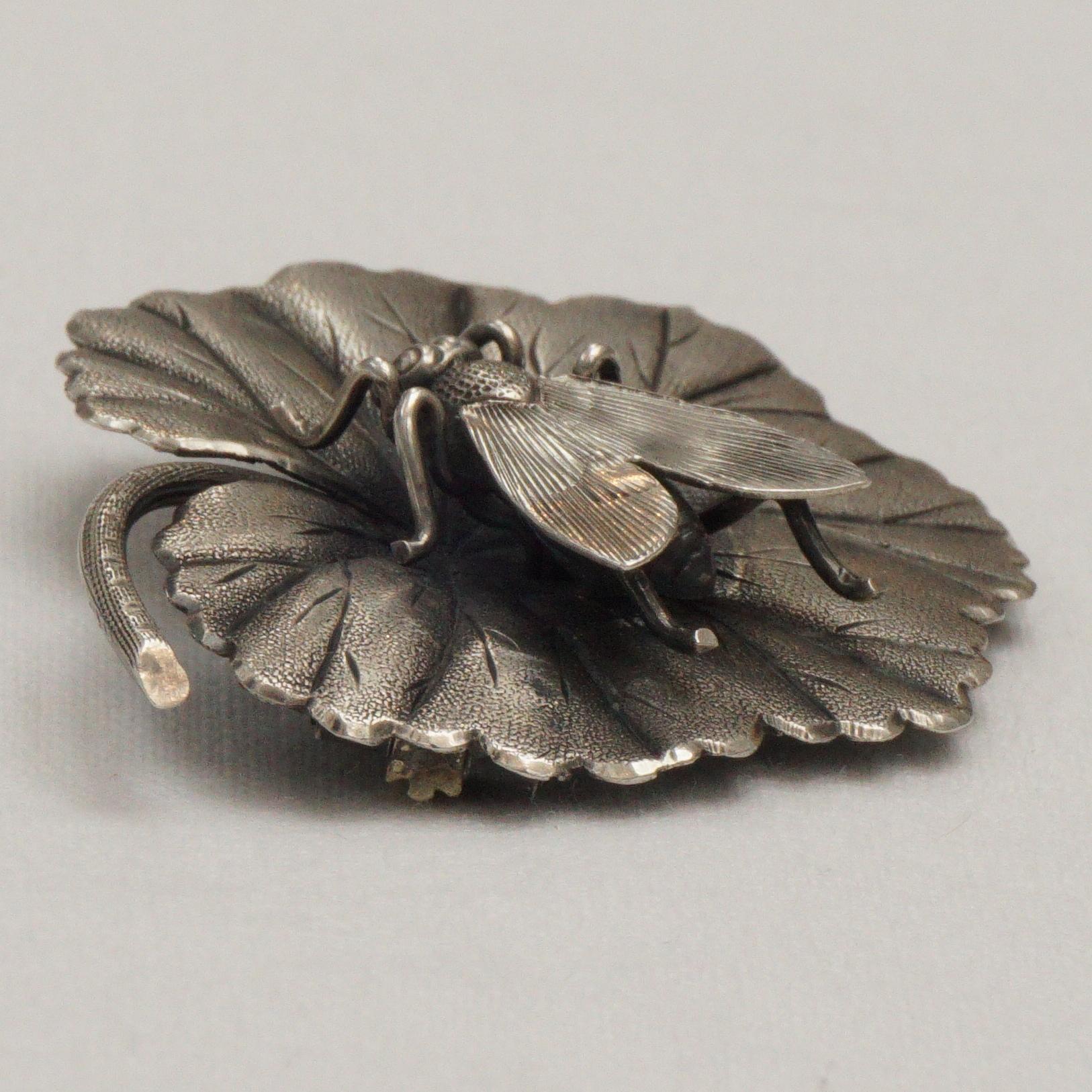 Antique Art Nouveau Silver Brooch with a Fly Settled on a Leaf circa 1910  For Sale 1