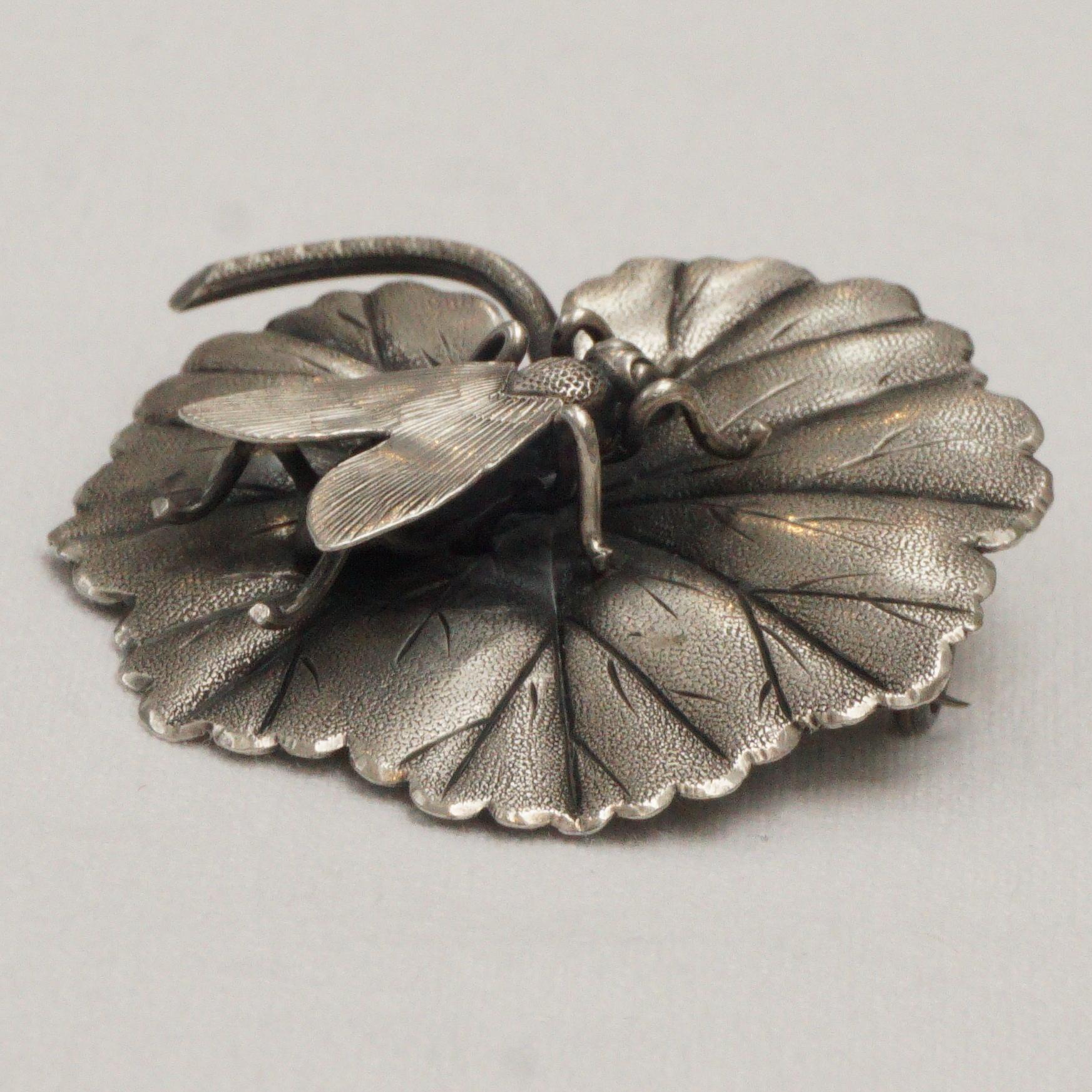 Antique Art Nouveau Silver Brooch with a Fly Settled on a Leaf circa 1910  For Sale 2