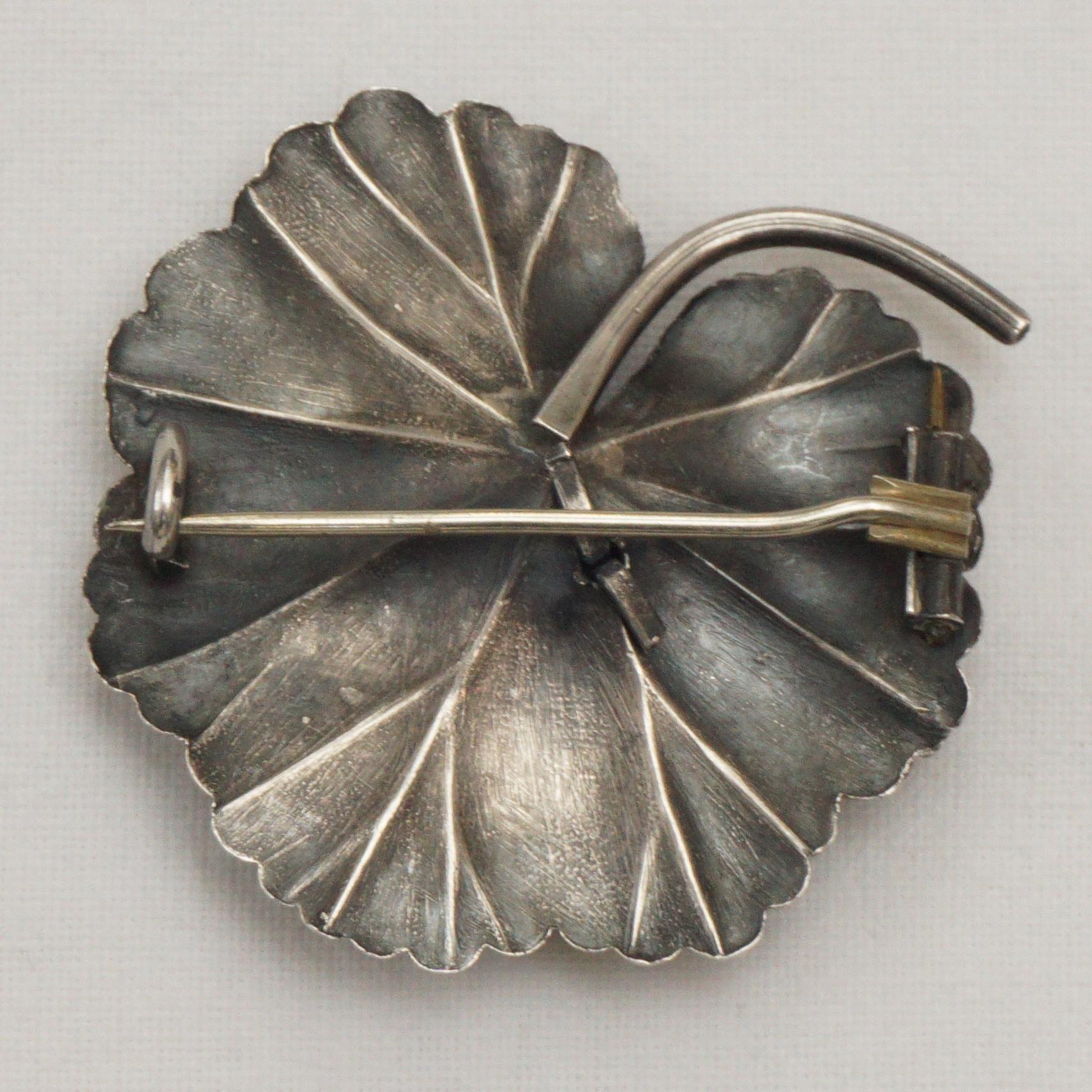 Antique Art Nouveau Silver Brooch with a Fly Settled on a Leaf circa 1910  For Sale 3