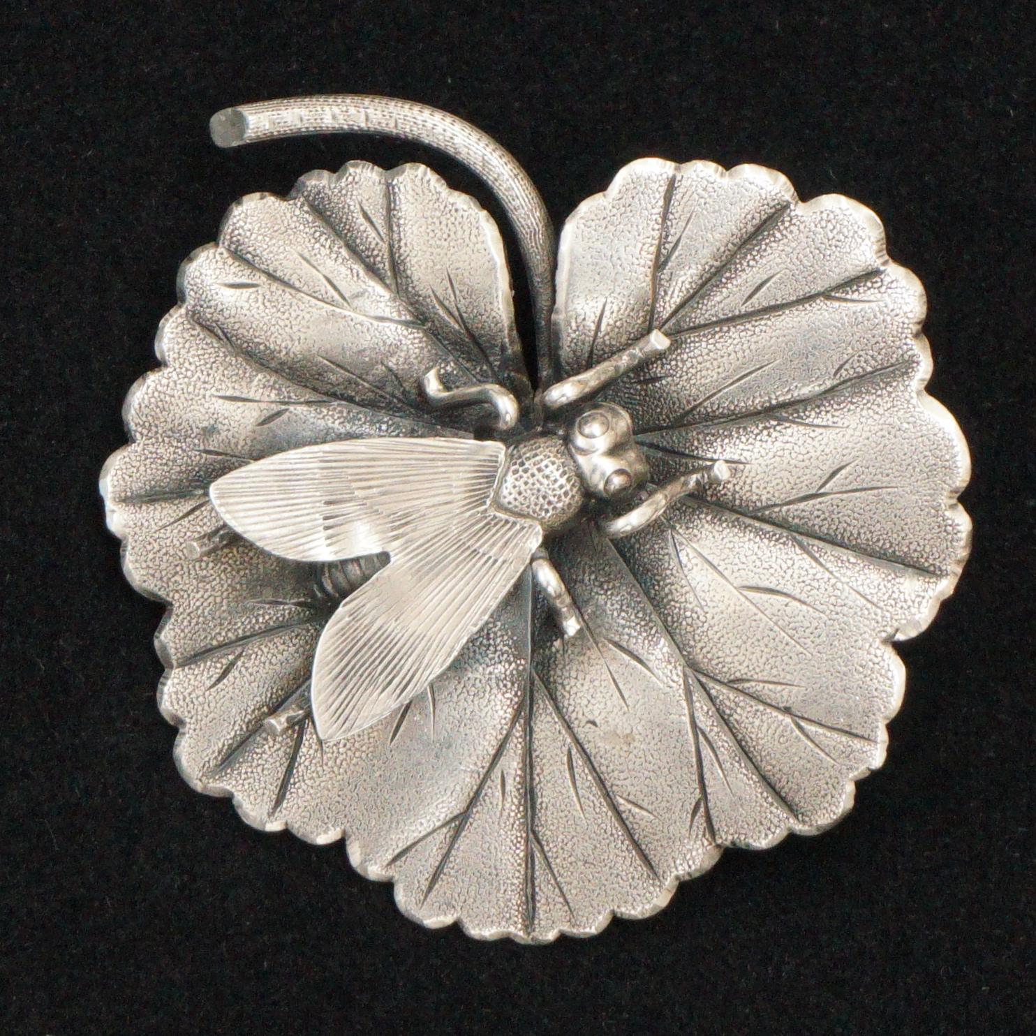 Antique Art Nouveau Silver Brooch with a Fly Settled on a Leaf circa 1910  For Sale 4