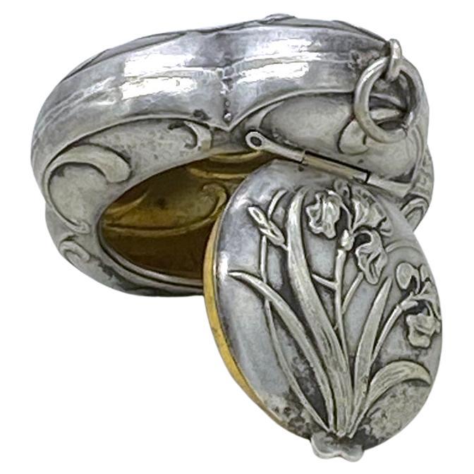 Antike Chatelaine-Schachtel aus Silber im Art nouveau-Stil im Angebot