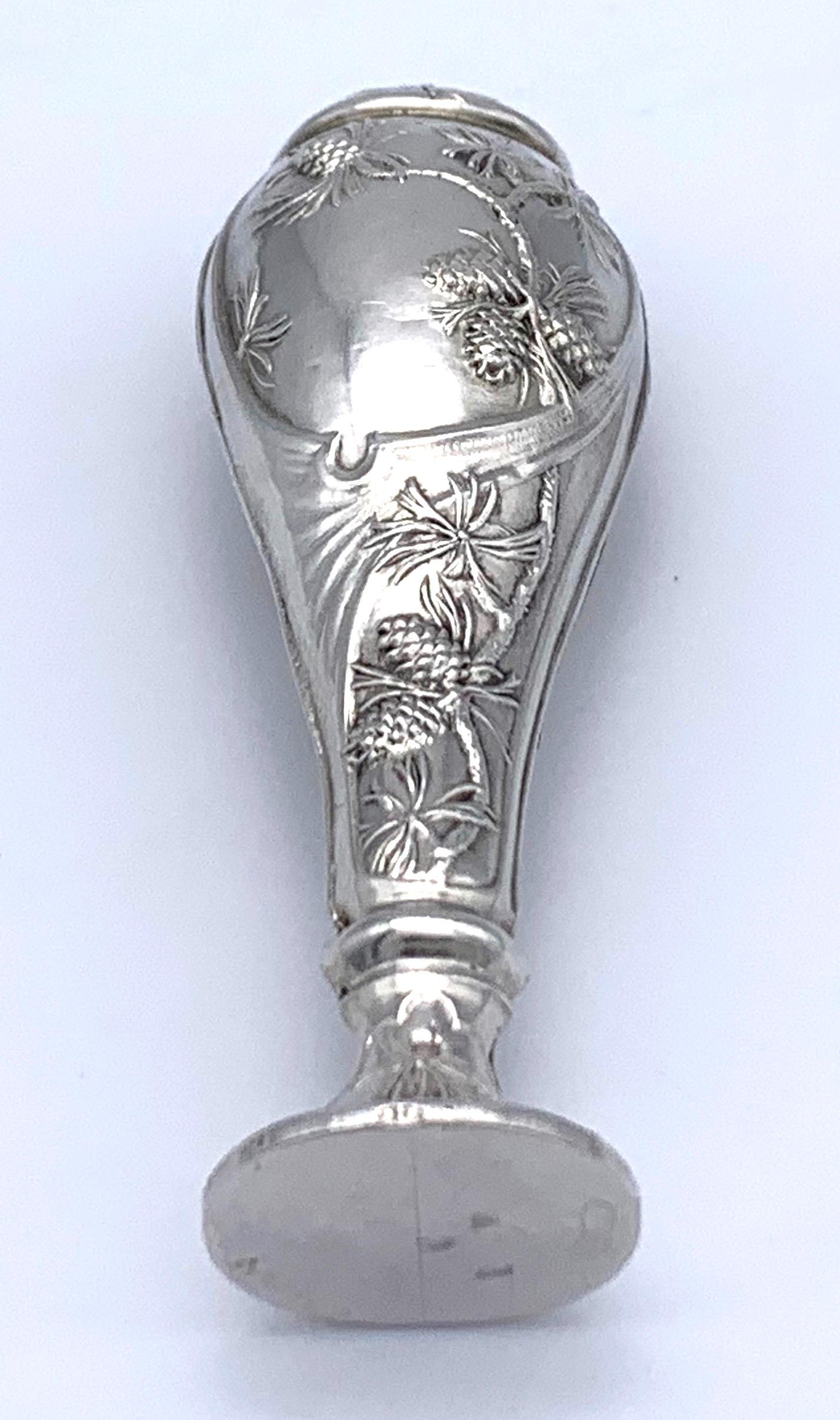 Art nouveau Sceau de bureau antique Art Nouveau cône de pin argenté France en vente