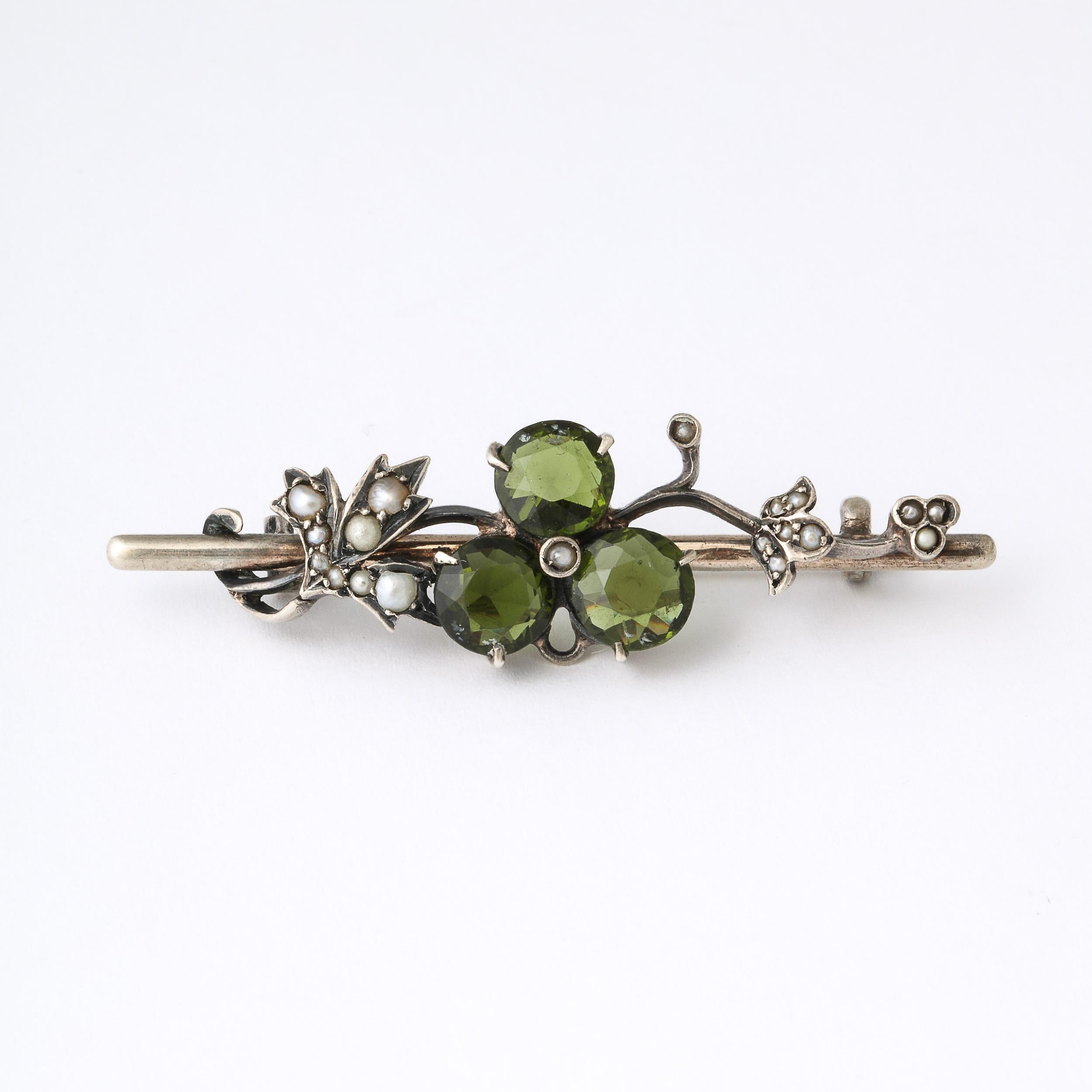 Round Cut Antique  Art Nouveau Silver Floral Bar Pin Set with Peridots and Seed pearls For Sale