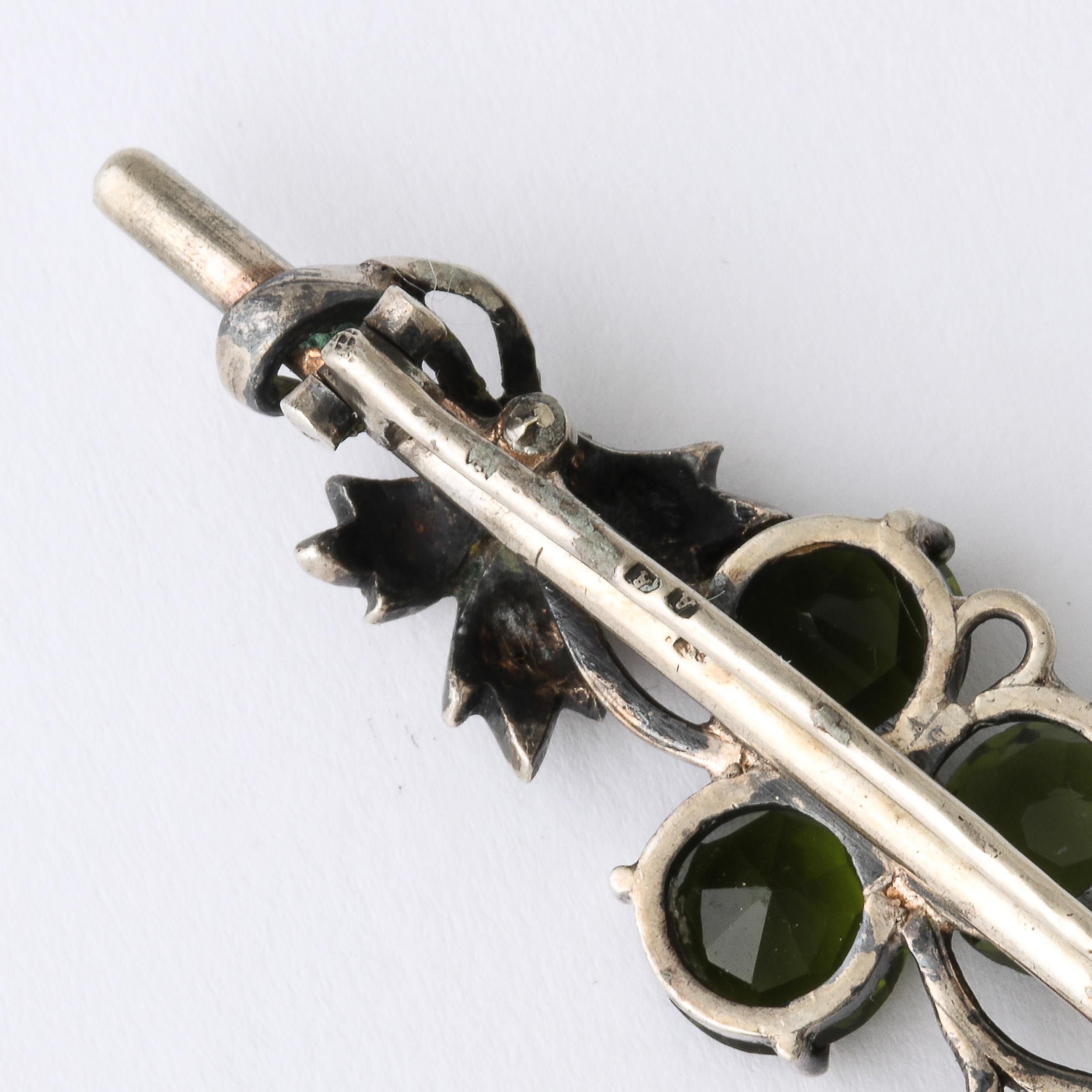Antique  Art Nouveau Silver Floral Bar Pin Set with Peridots and Seed pearls For Sale 1