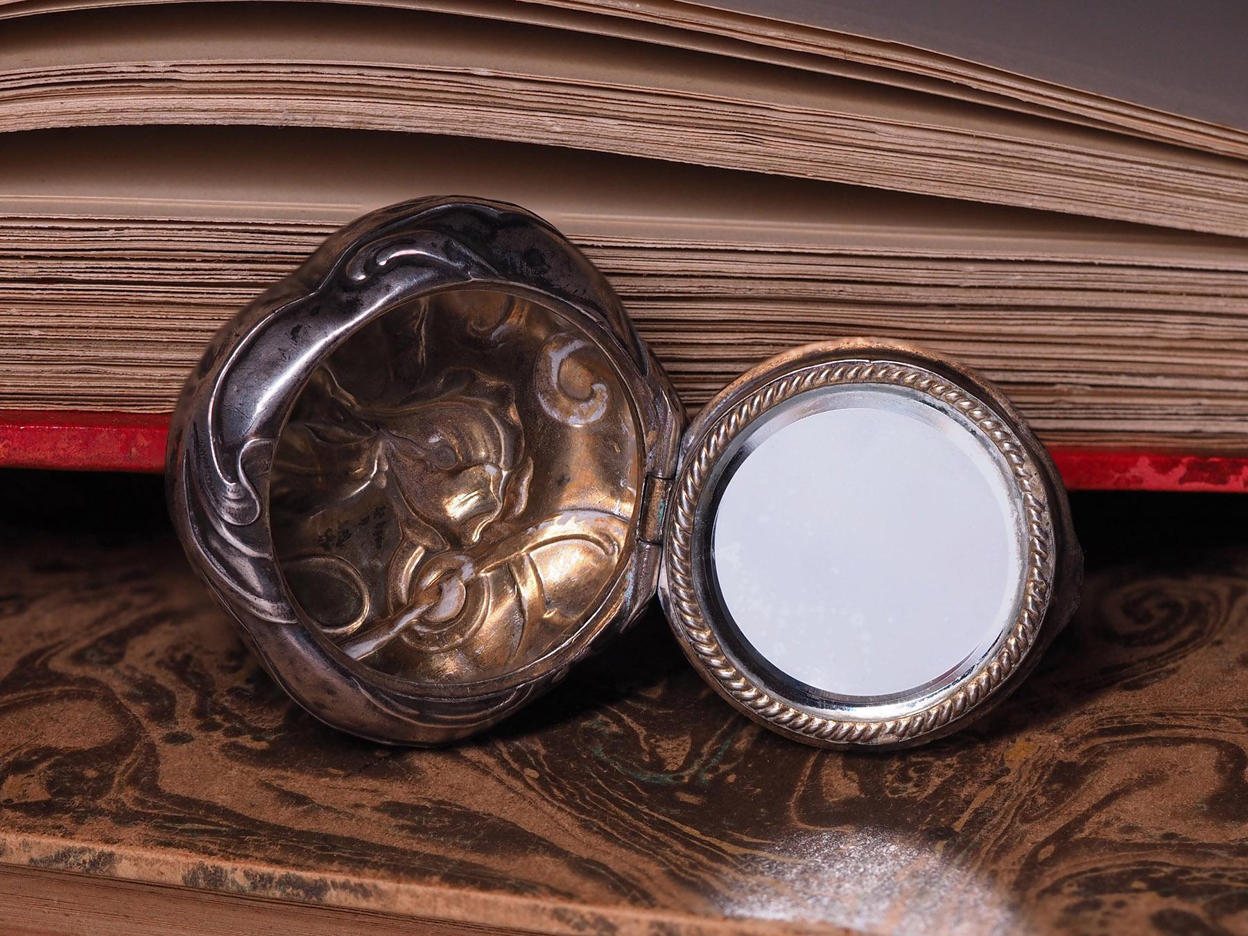 iris locket