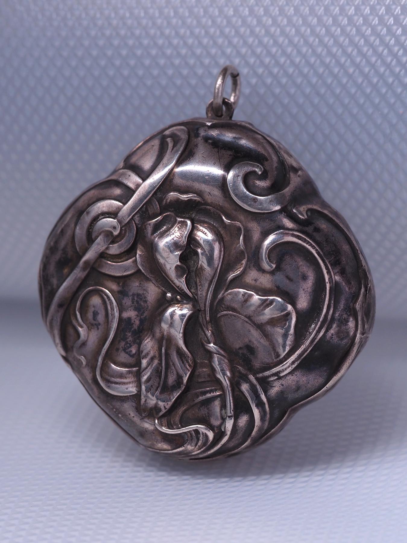 Iris Antique Art Nouveau Silver Locket Mirror French Jewelry 1900 For Sale 1