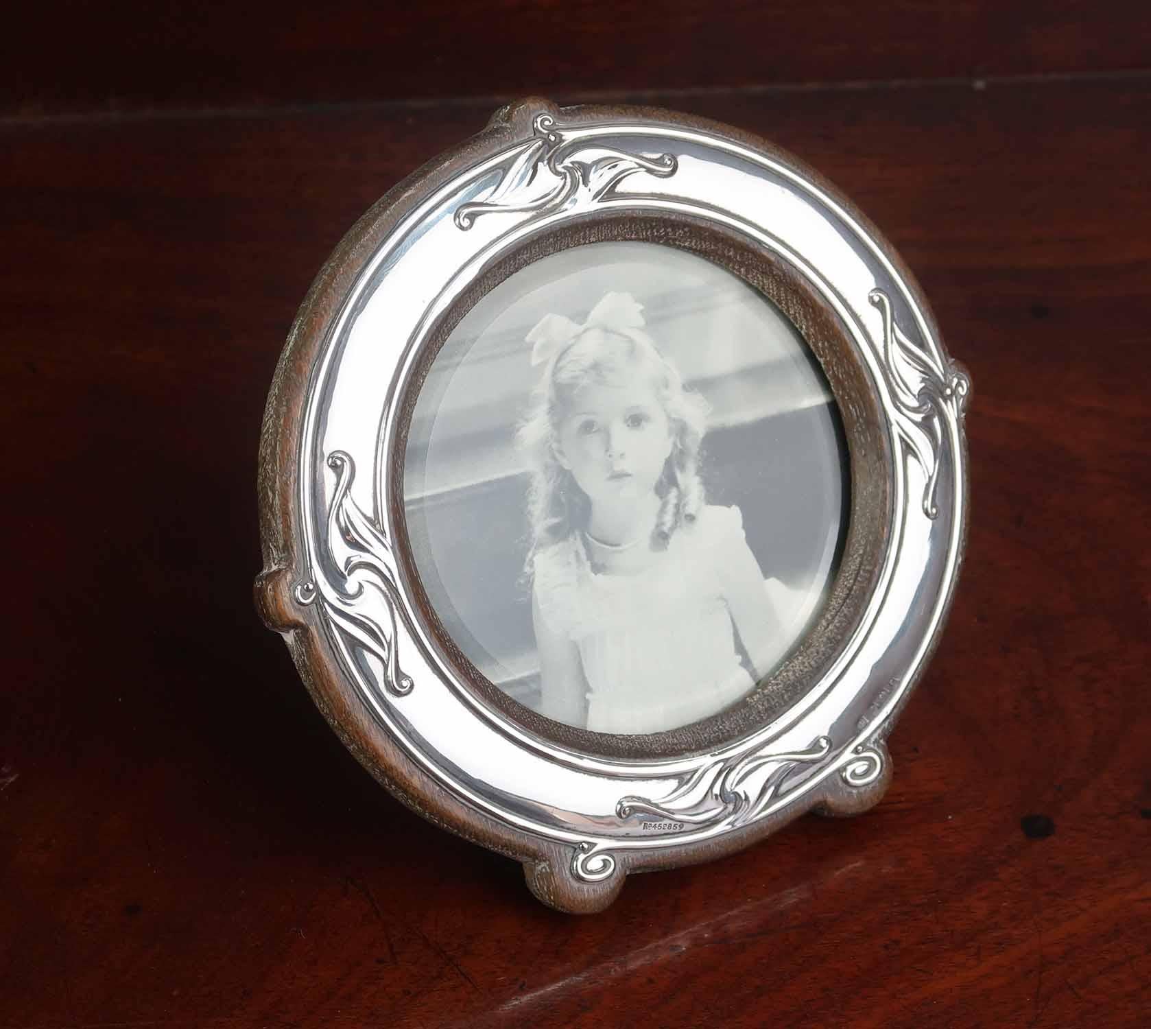 Altro Cornice fotografica d'argento in stile Art Nouveau. Inglese. Datato 1905 in vendita