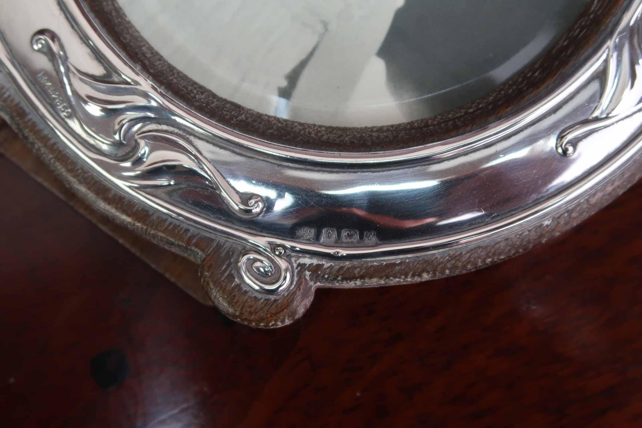 Argento Cornice fotografica d'argento in stile Art Nouveau. Inglese. Datato 1905 in vendita