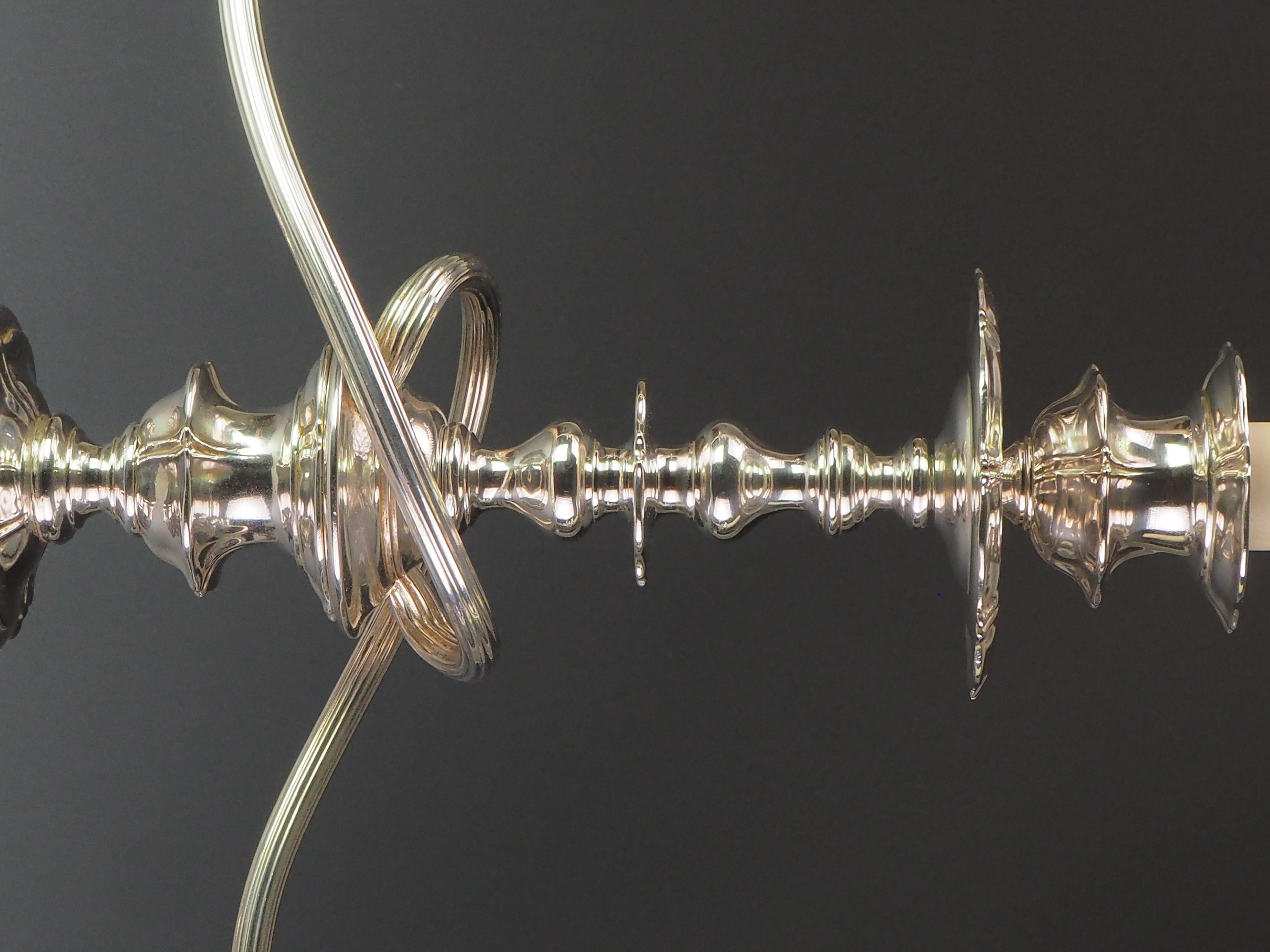 Lampe candélabre ancienne en métal argenté Art Nouveau - Elegance Table Lighting en vente 6