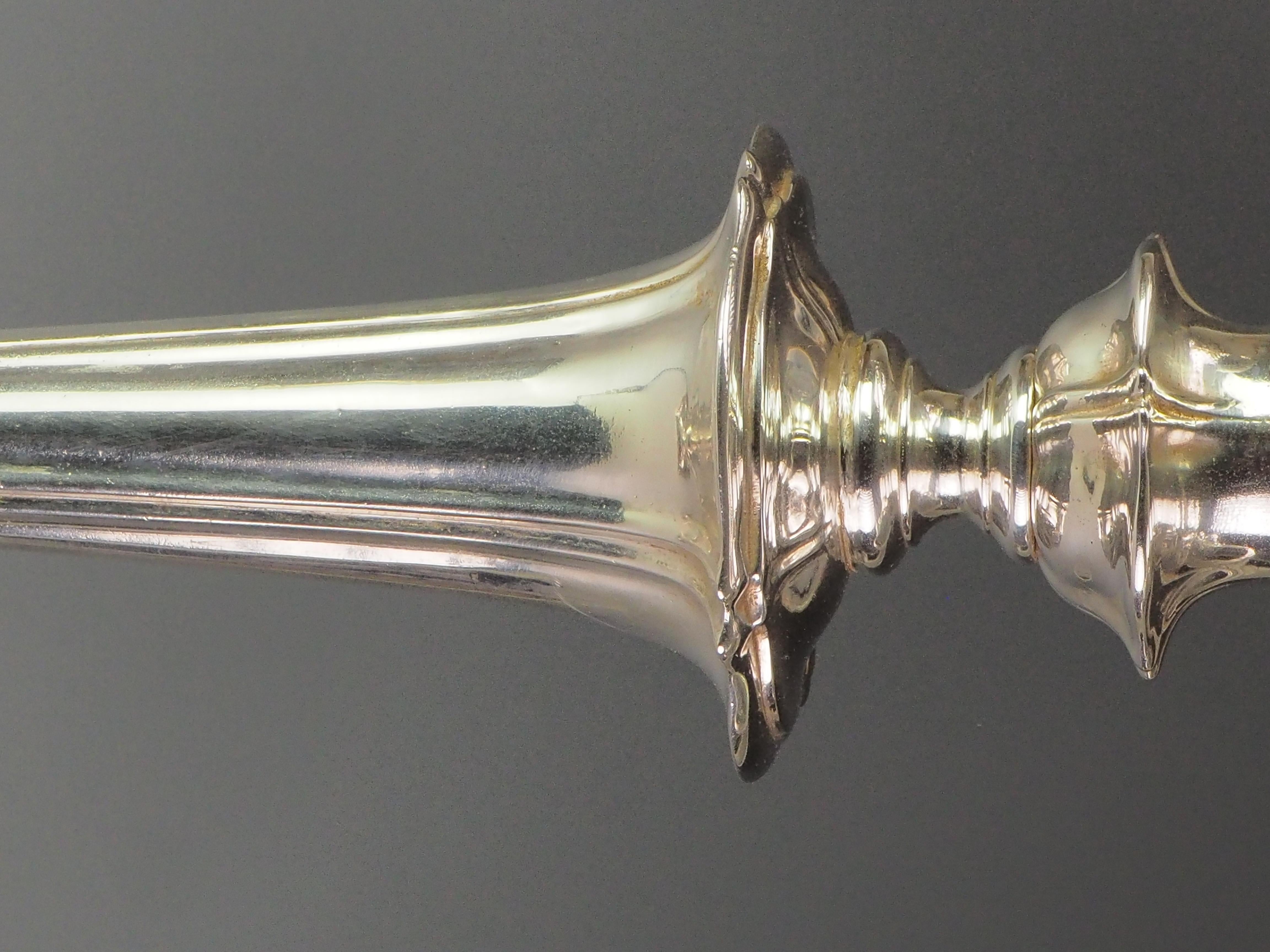 Lampe candélabre ancienne en métal argenté Art Nouveau - Elegance Table Lighting en vente 7