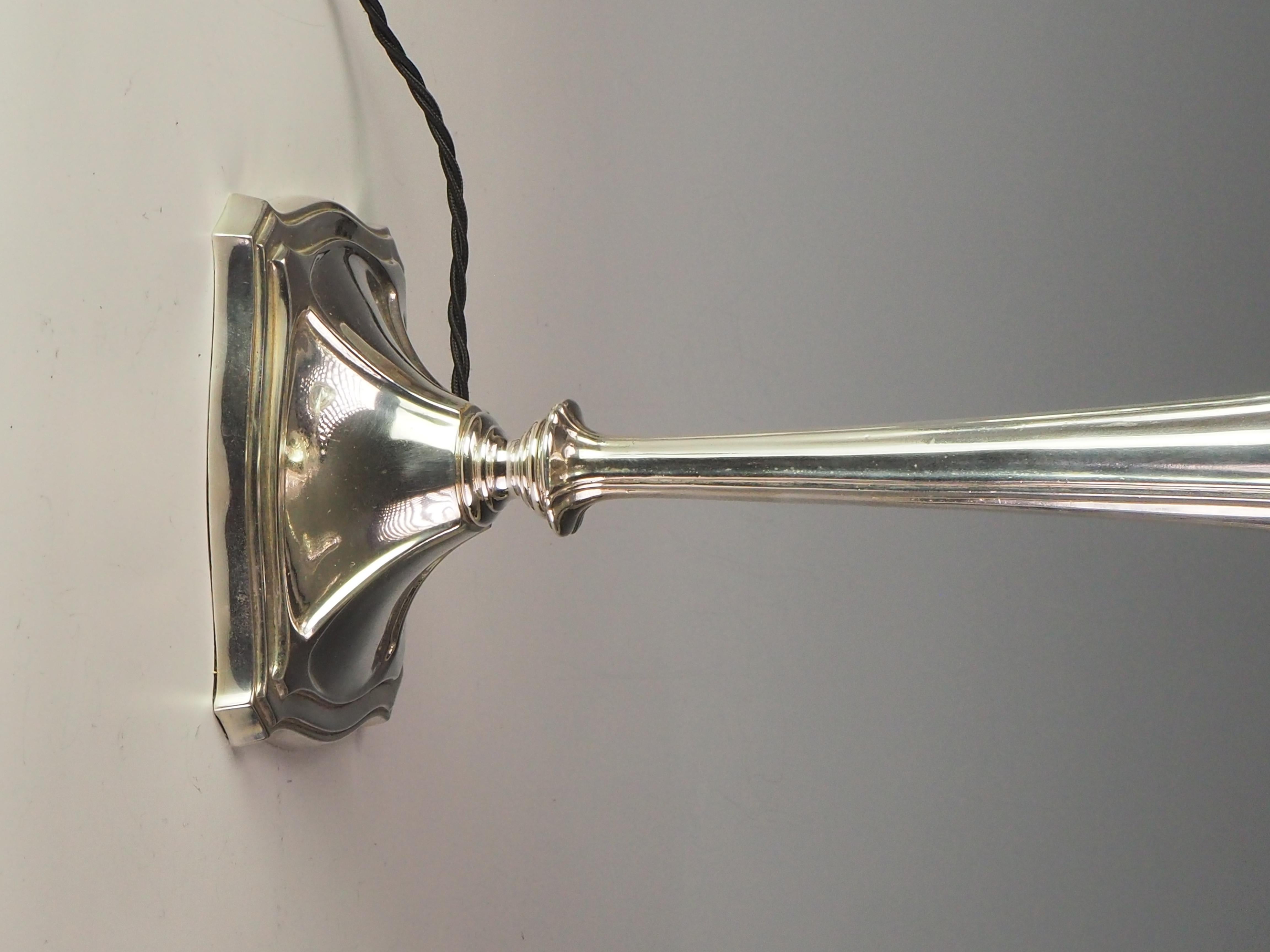 Lampe candélabre ancienne en métal argenté Art Nouveau - Elegance Table Lighting en vente 8