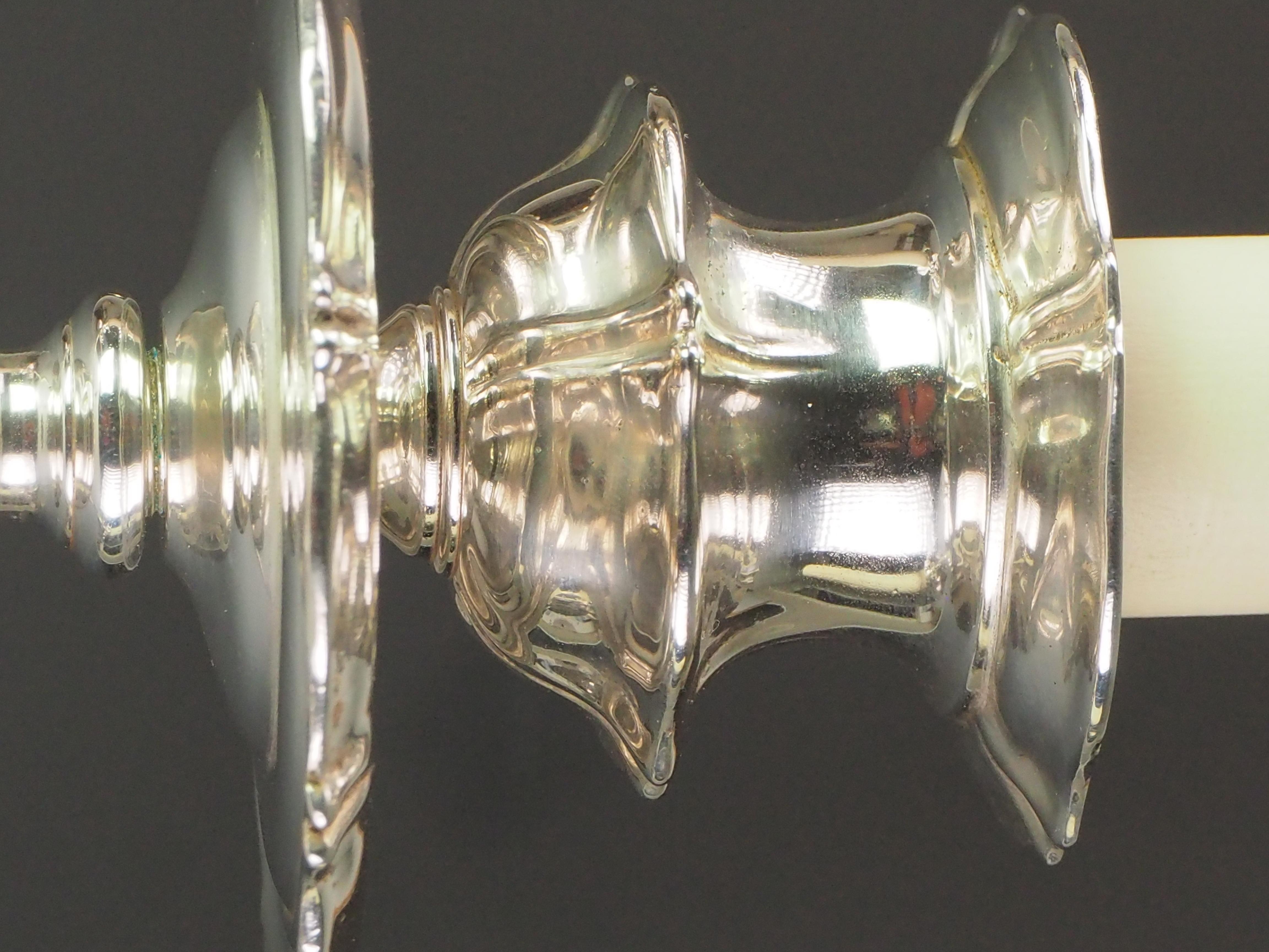 Lampe candélabre ancienne en métal argenté Art Nouveau - Elegance Table Lighting en vente 10