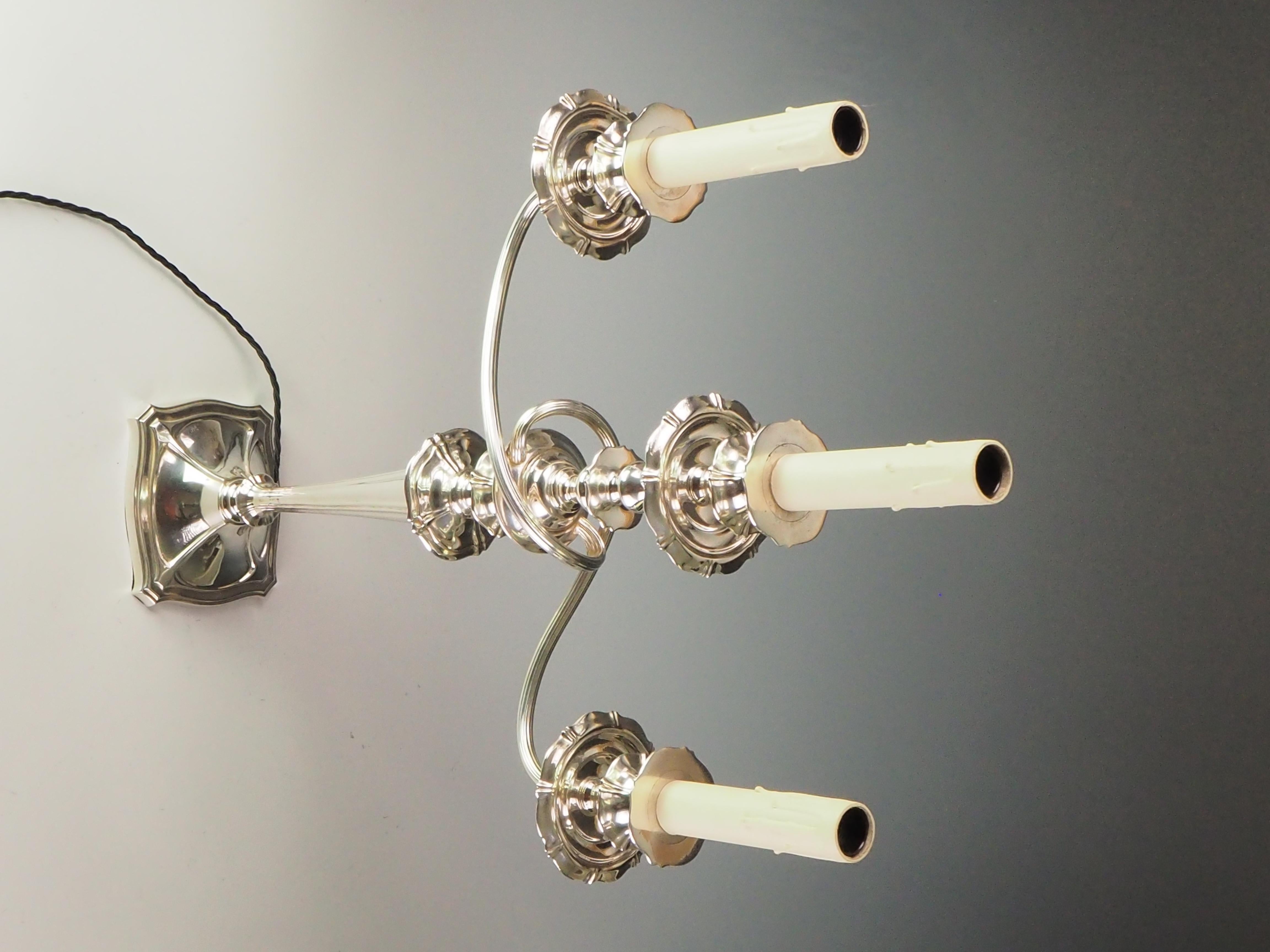 Lampe candélabre ancienne en métal argenté Art Nouveau - Elegance Table Lighting en vente 11