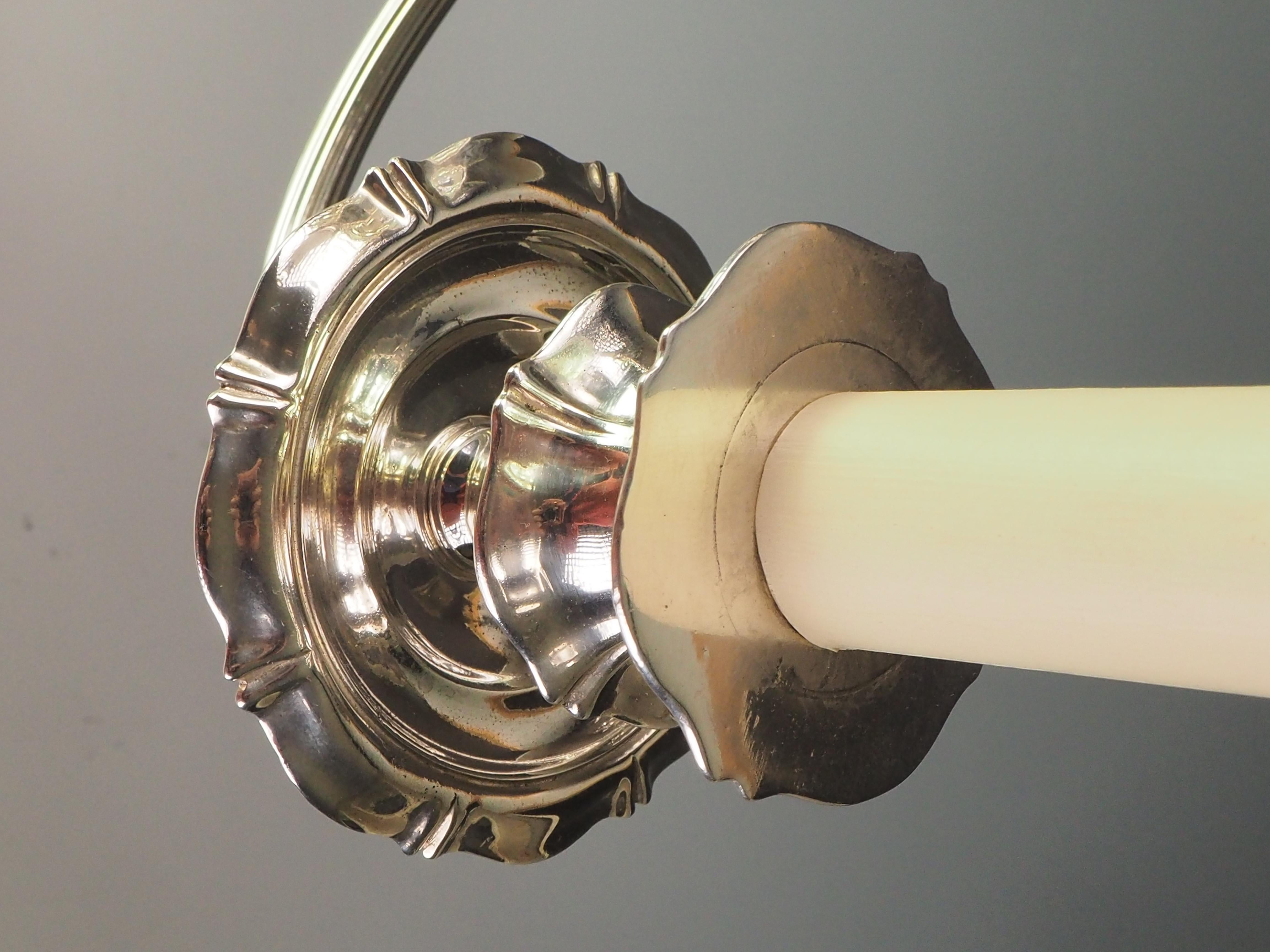 Lampe candélabre ancienne en métal argenté Art Nouveau - Elegance Table Lighting en vente 14