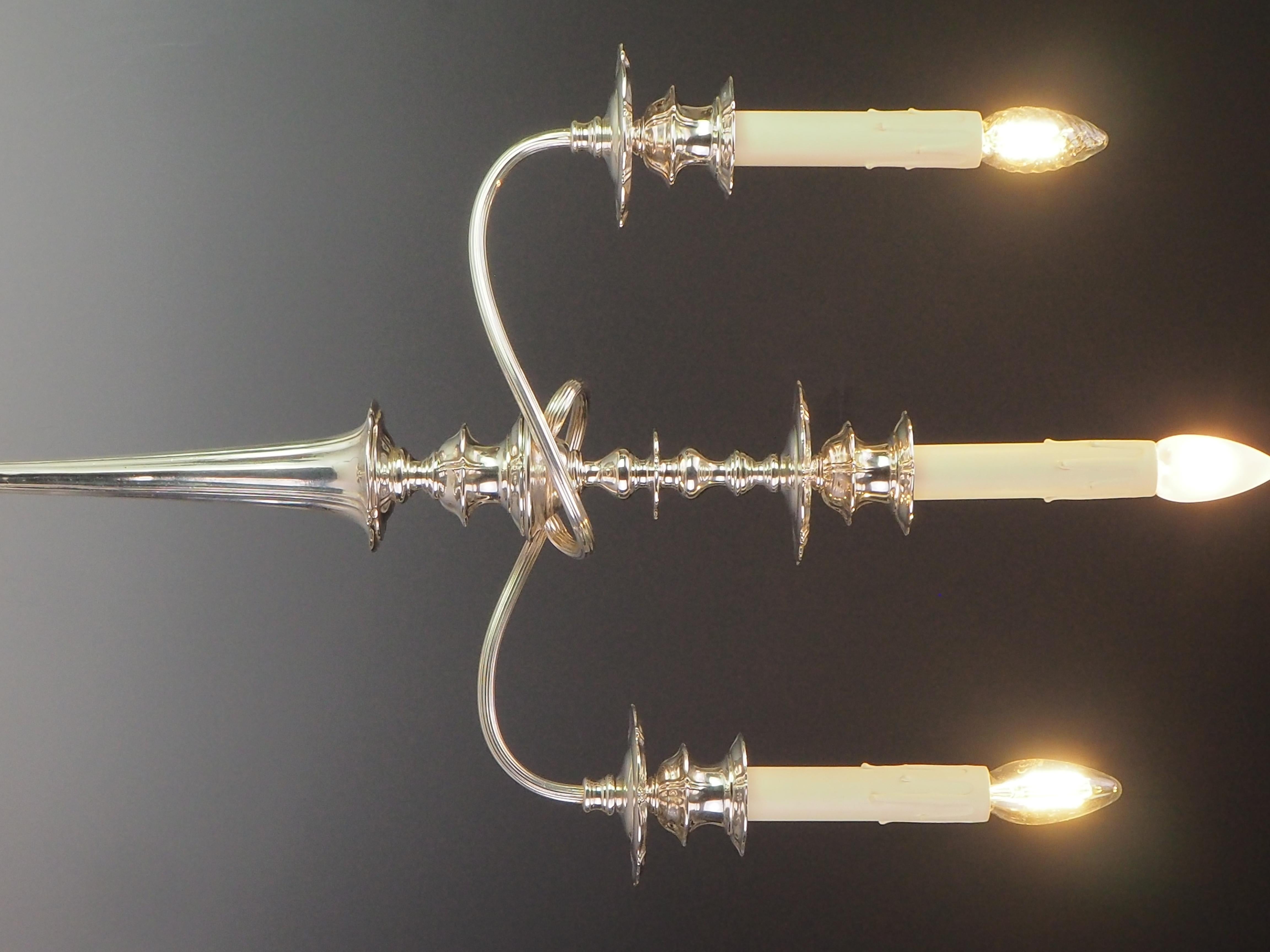 Plaqué argent Lampe candélabre ancienne en métal argenté Art Nouveau - Elegance Table Lighting en vente