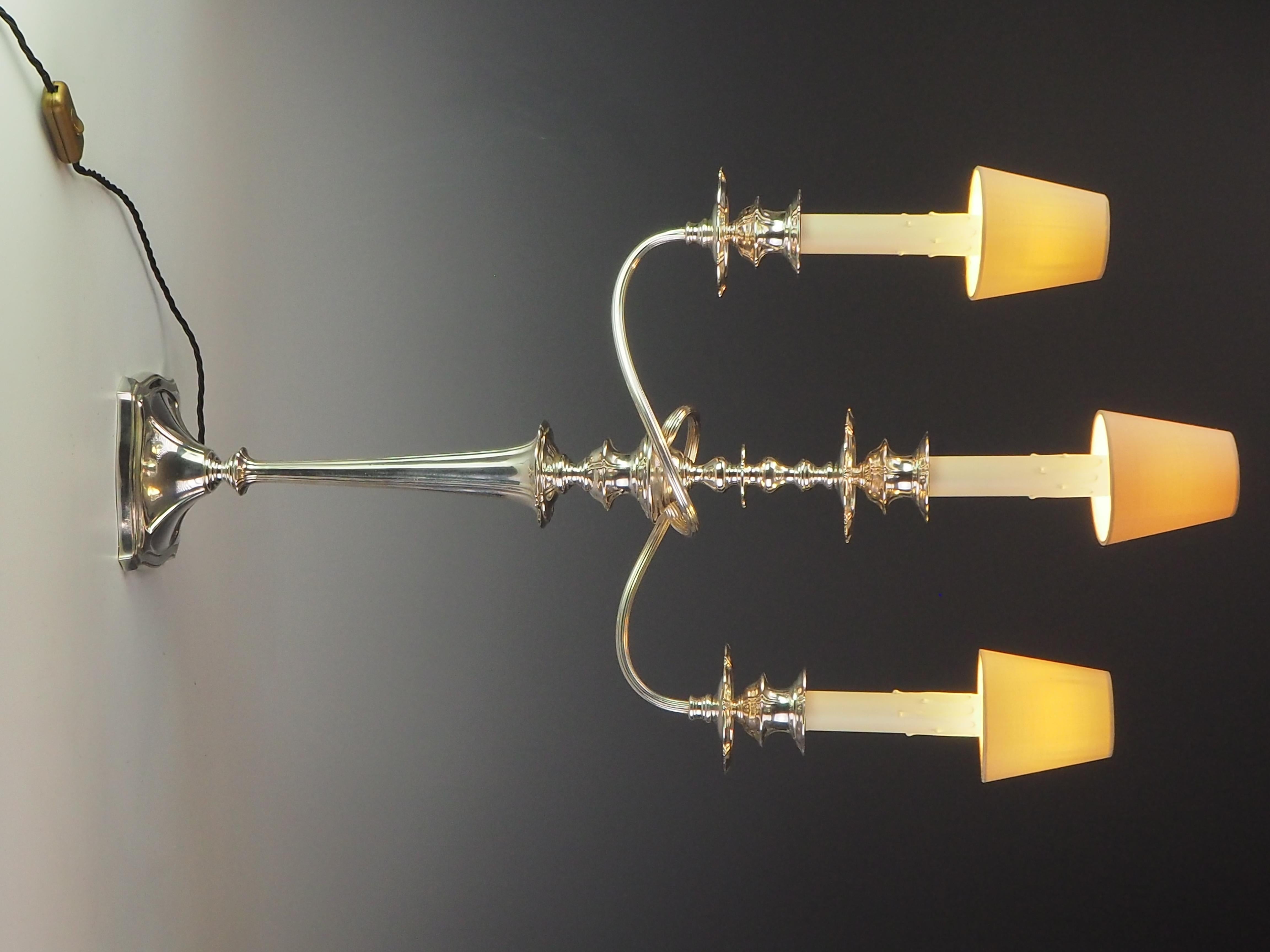 Lampe candélabre ancienne en métal argenté Art Nouveau - Elegance Table Lighting en vente 1