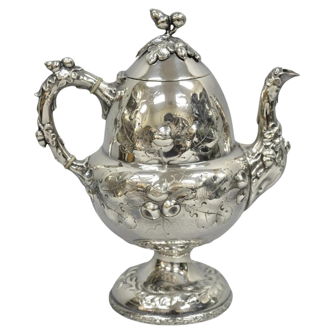 Antike Jugendstil Versilbert Nüsse & Ranken Repousse Teekanne Teekessel im Angebot