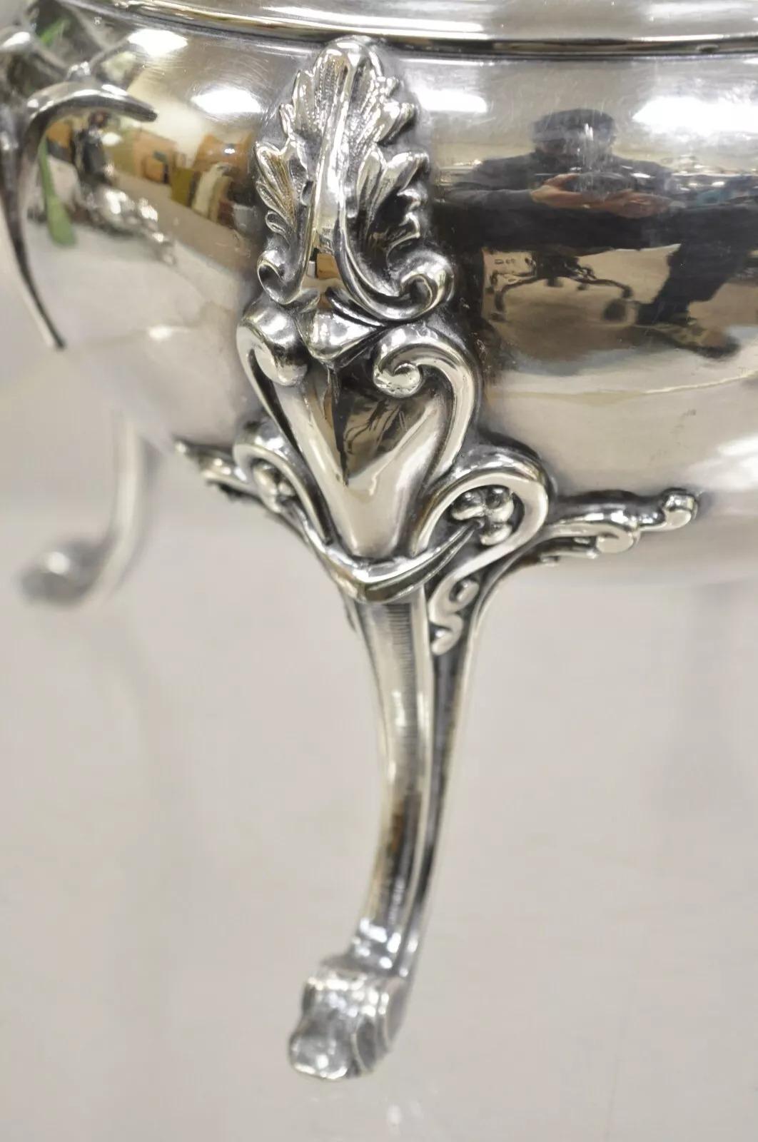 Soupière ancienne en métal argenté Art Nouveau avec anse en forme de Crane Bon état - En vente à Philadelphia, PA