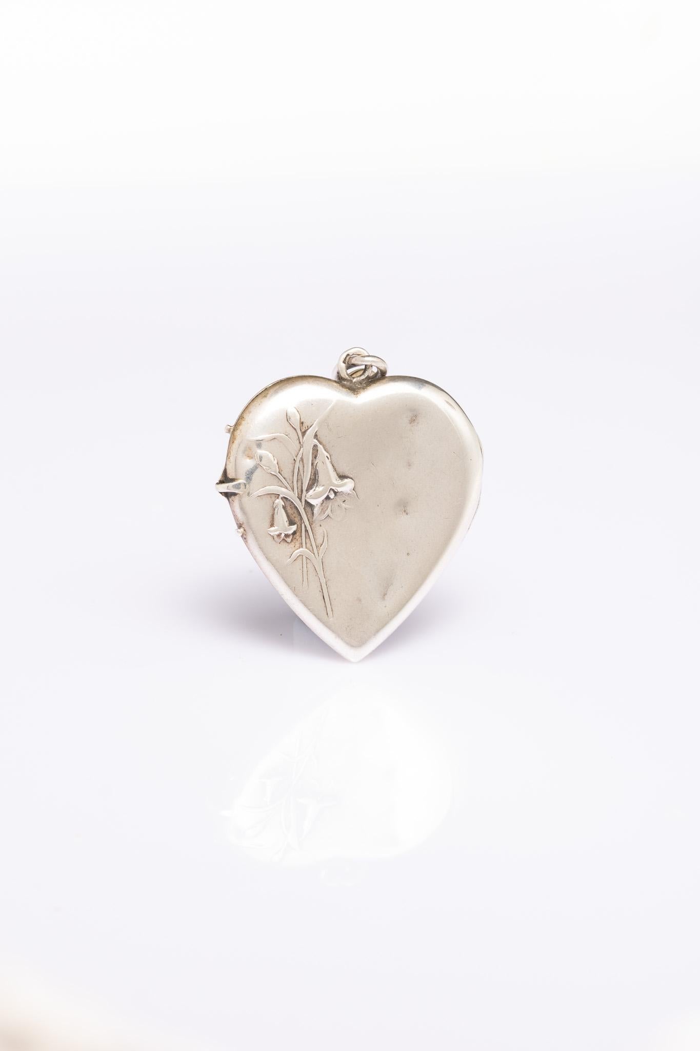 Antique Art Nouveau Silver Snowdrop Locket In Good Condition In Portland, England